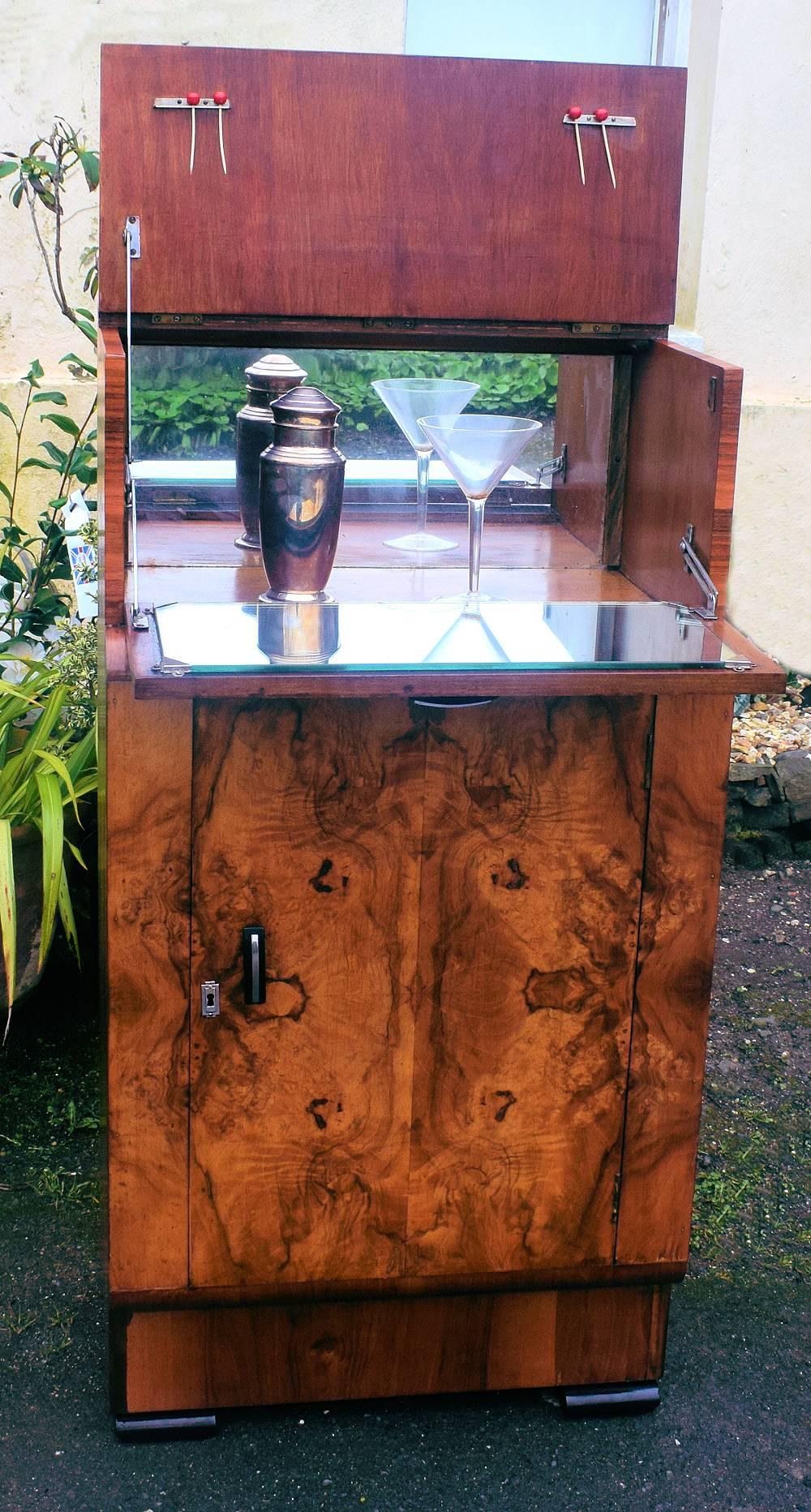 Art Deco Fitted Burr Walnut Cocktail Cabinet or Dry Bar, Circa 1930 In Good Condition In Devon, England