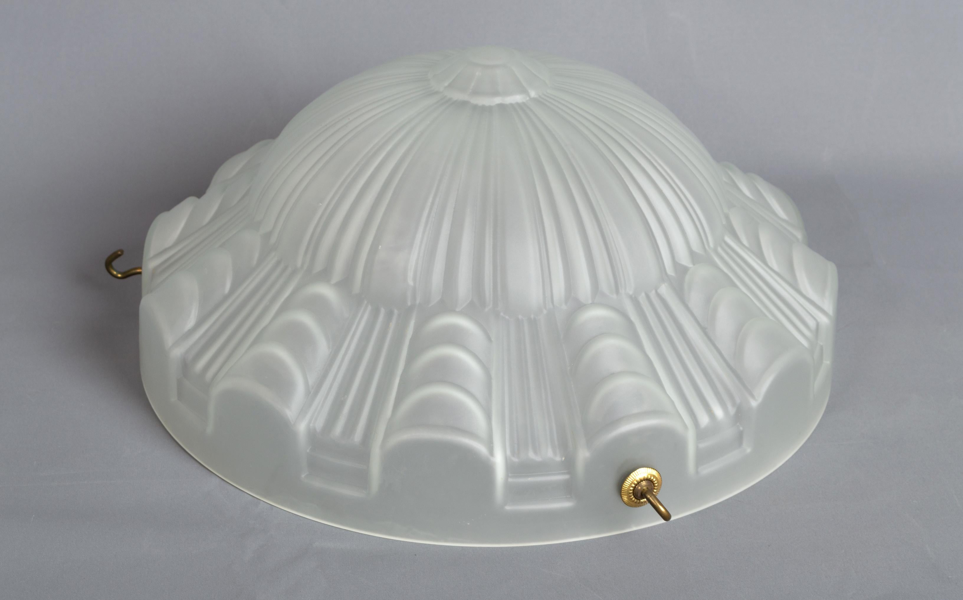 Antique English Art Deco glass plafonnier pendant shade C.1920

In excellent condition commensurate of age.