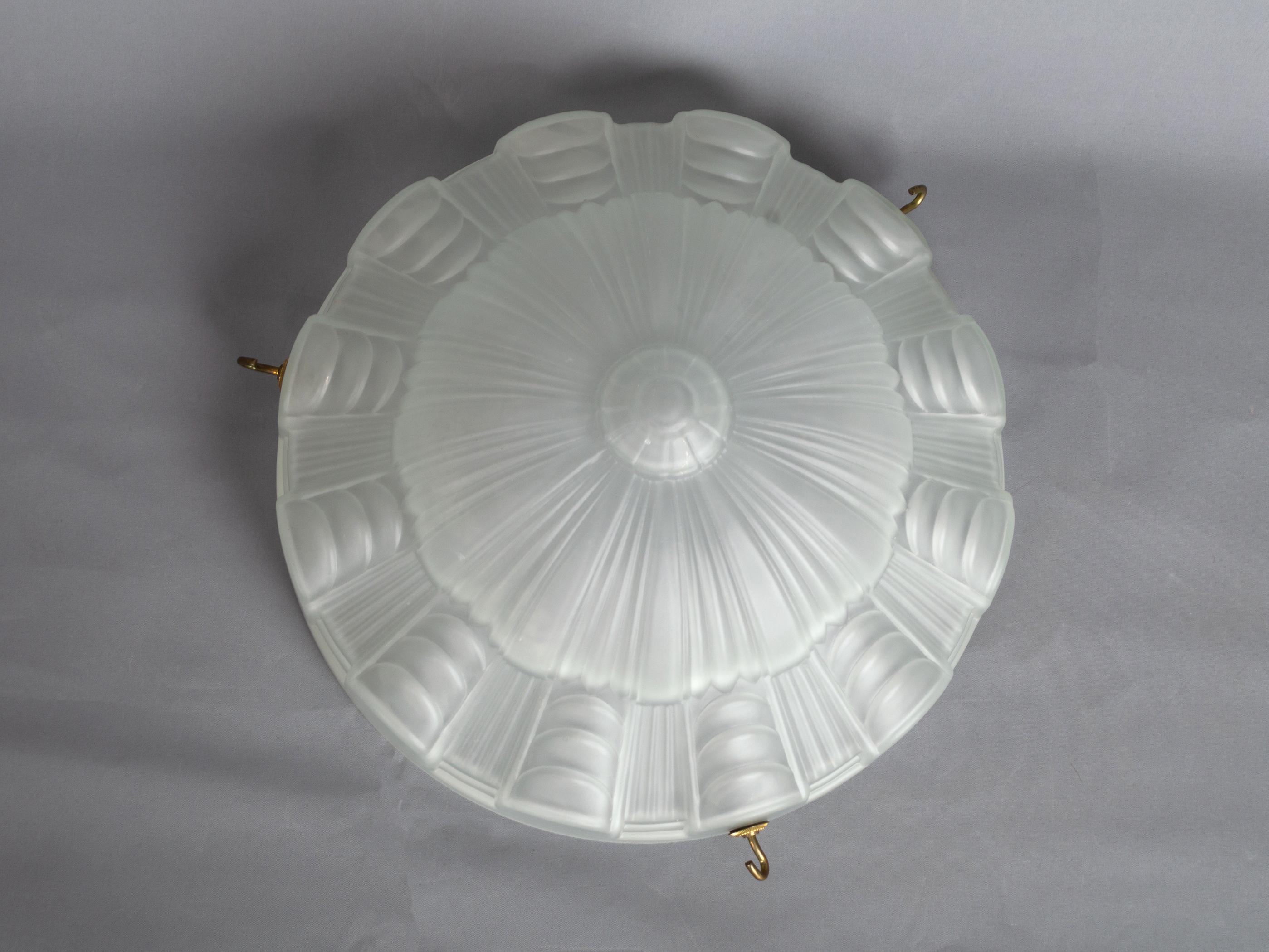 English Art Deco Glass Plafonnier Pendant Shade C.1920 In Good Condition For Sale In London, GB