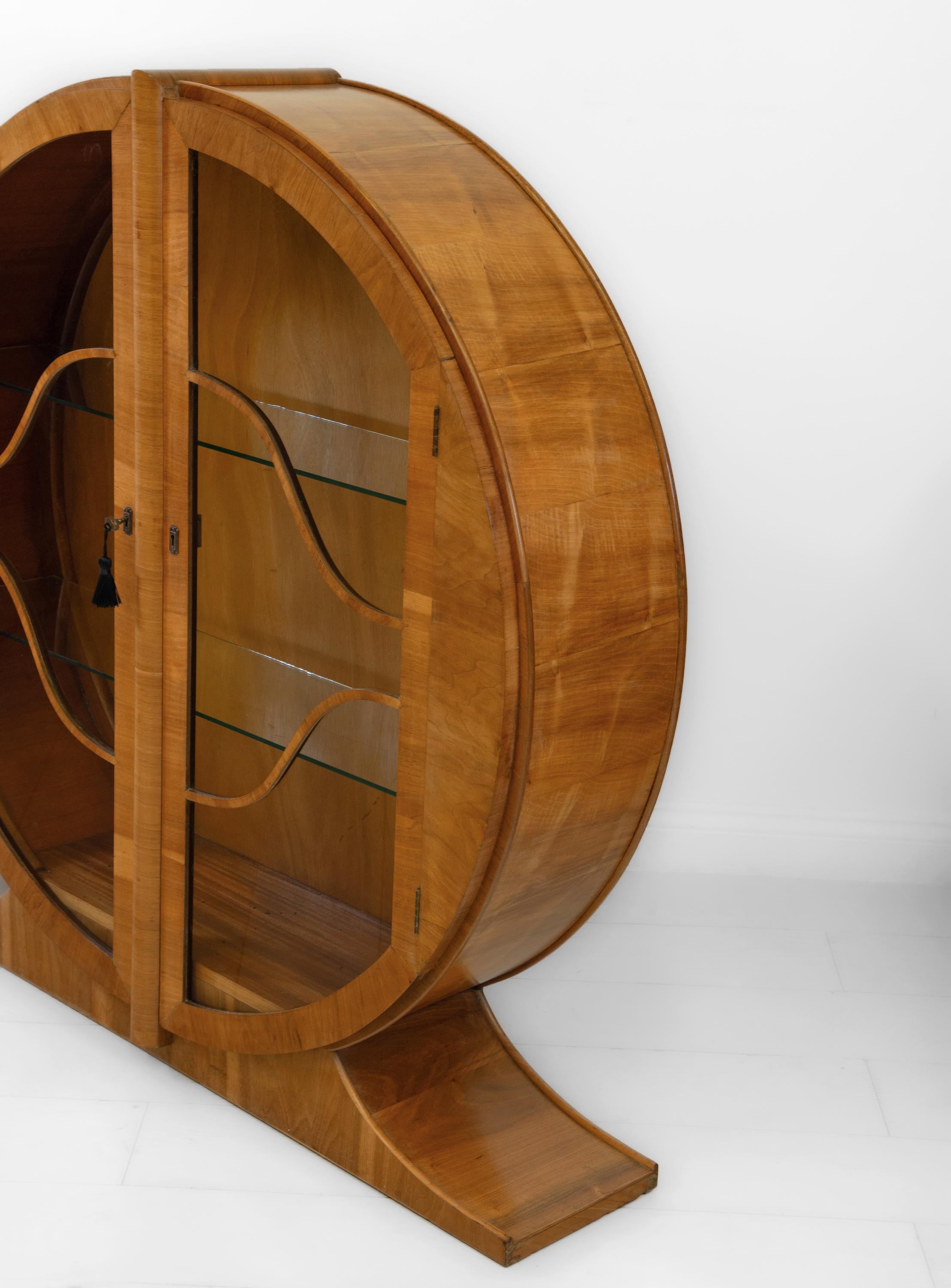 English Art Deco Golden Walnut Circular Display Cabinet Circa 1930s In Good Condition In Norwich, GB