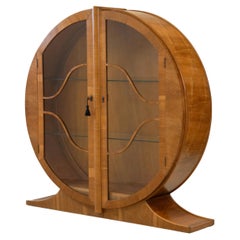 Vitrine circulaire en noyer doré Art Déco anglais Circa 1930s
