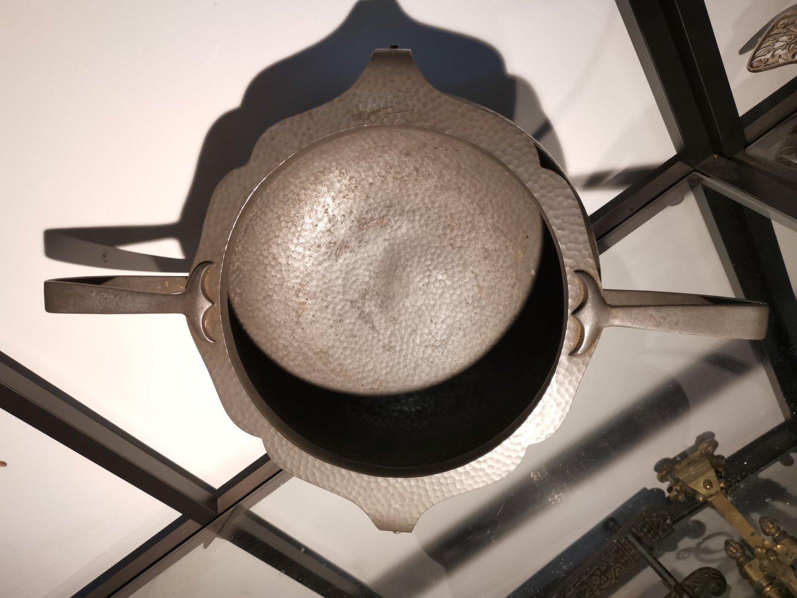A E Poston Co Ltd London.
An Art Deco hand-hammered pewter fruit bowl or centrepiece with stylish extending handles.
Stamped A E Poston Co Ltd London. 759. Real English Pewter.
Arthur Edward Poston Co Ltd, set up business in the late 1920's selling