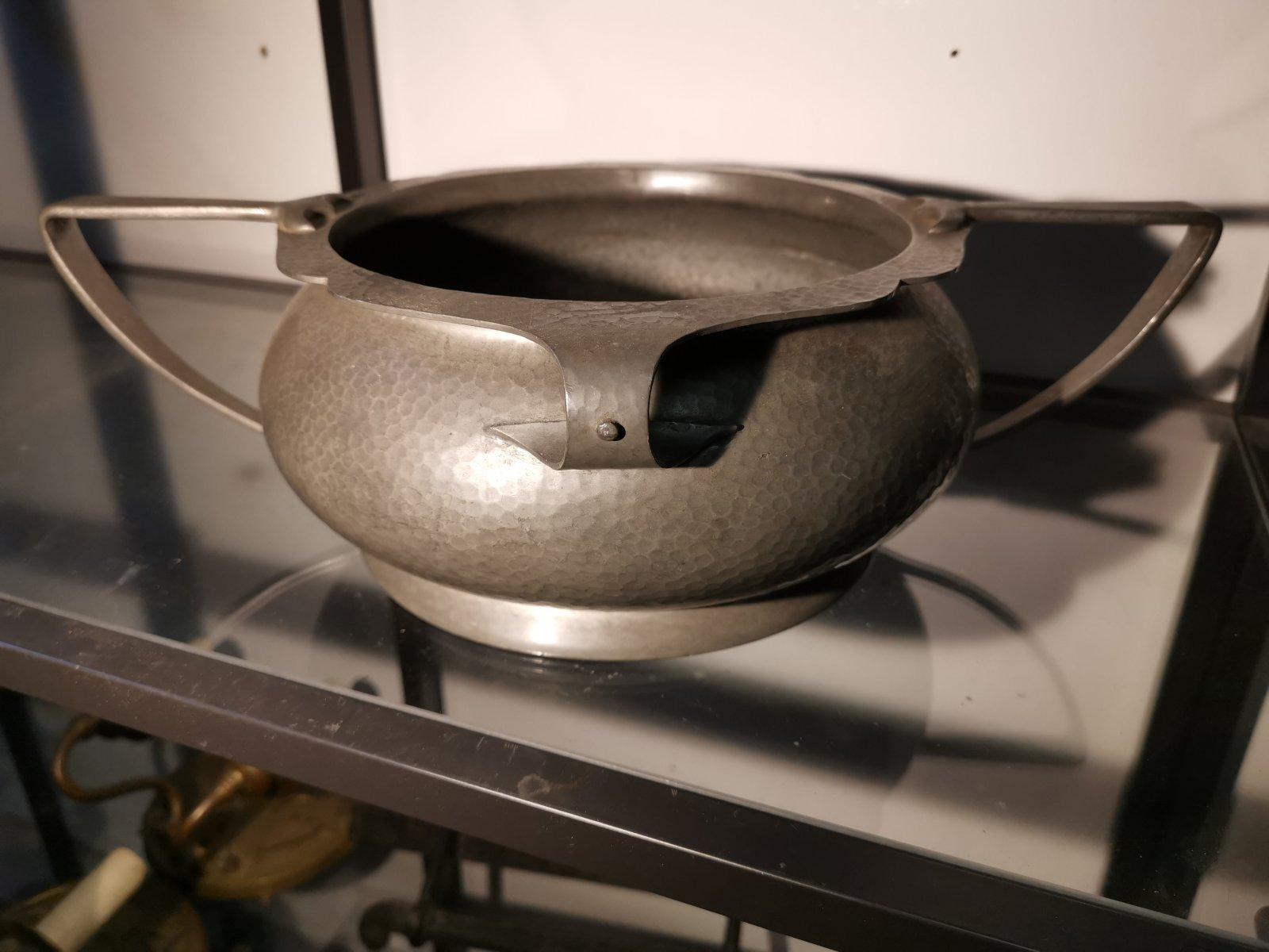 English Art Deco Hand Hammered Fruit Bowl or Centrepiece with Extending Handles In Good Condition For Sale In London, GB