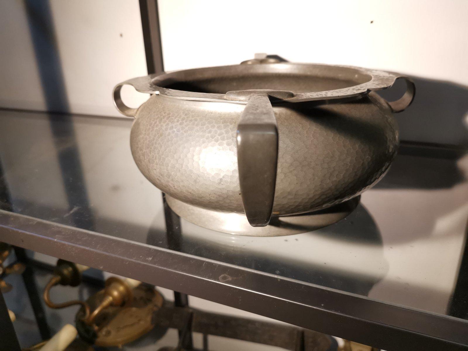 20th Century English Art Deco Hand Hammered Fruit Bowl or Centrepiece with Extending Handles For Sale