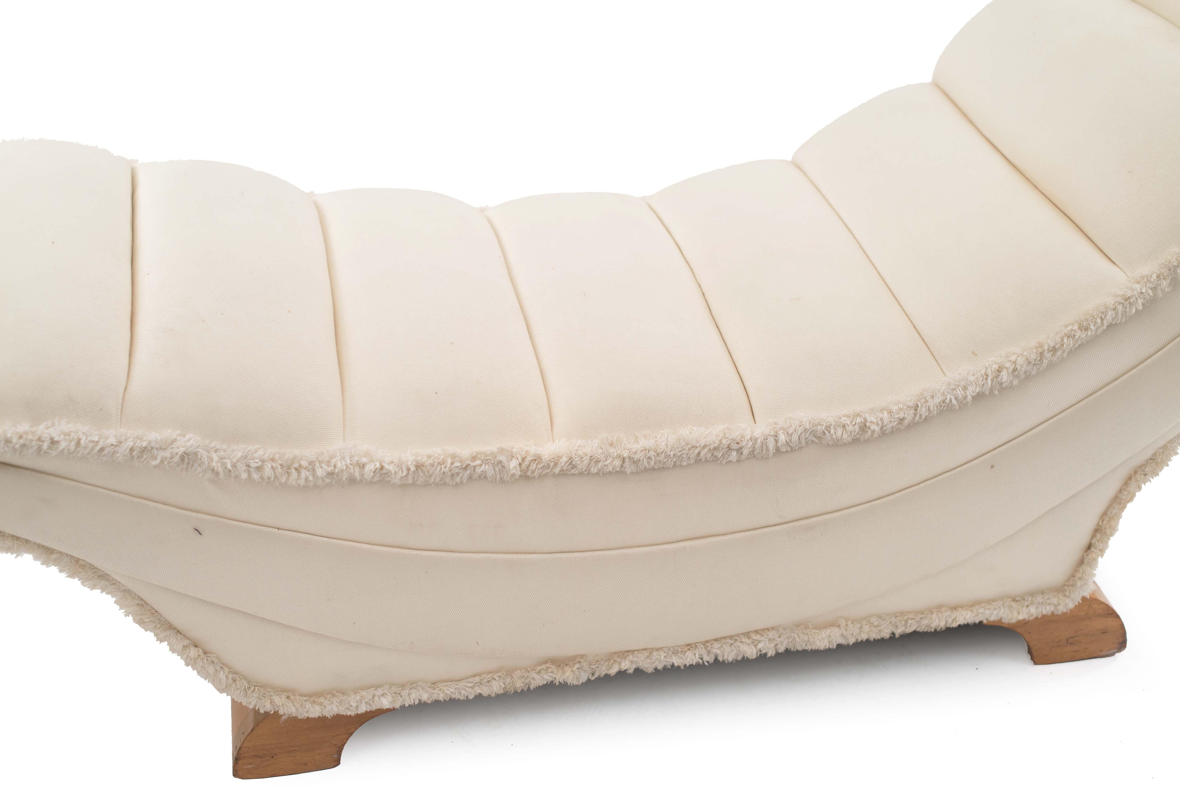 English Art Deco White Cotton Recamier In Good Condition For Sale In Queens, NY