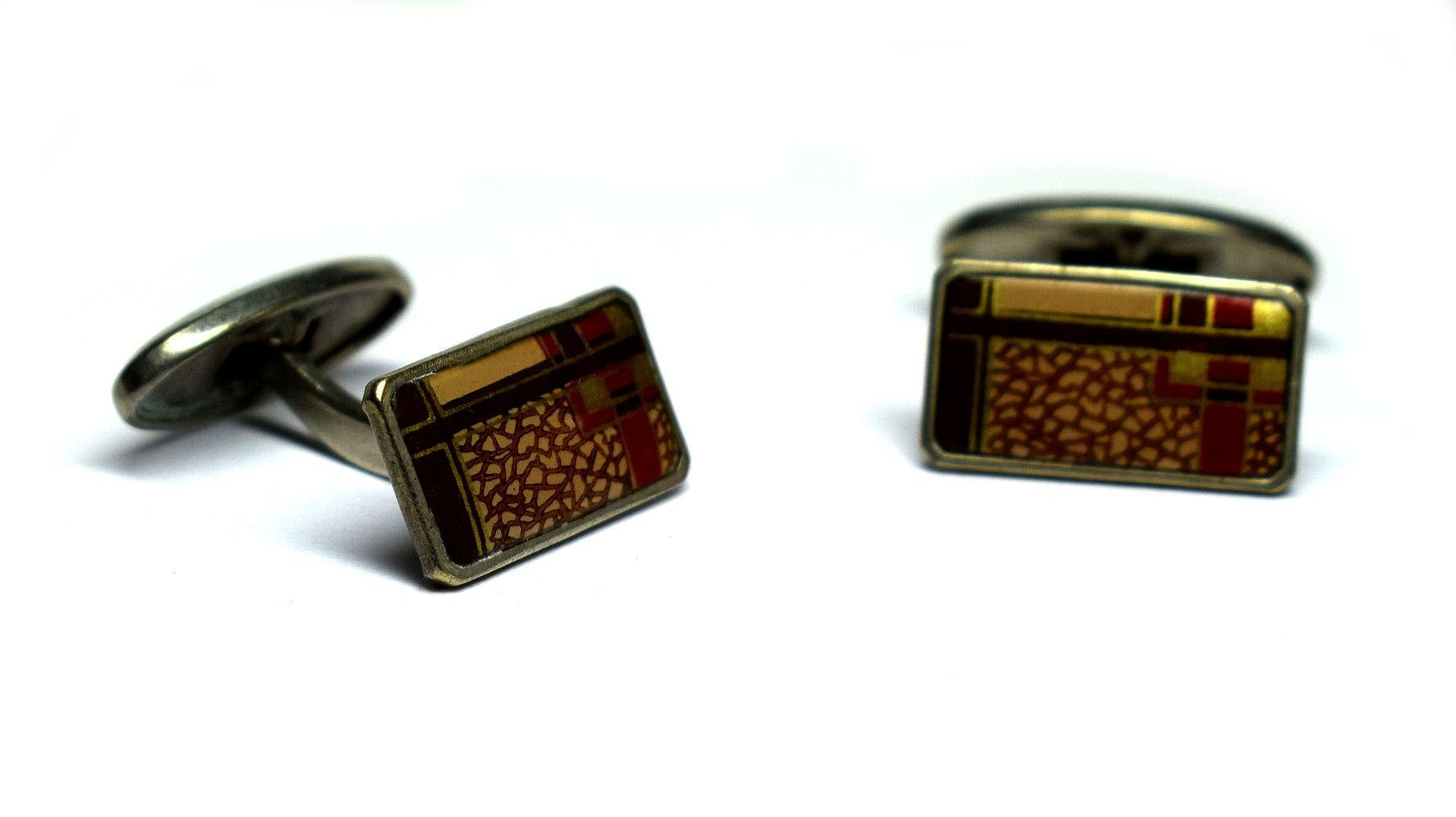 Fabulous pair of matching 1930s Art Deco men’s cufflinks with a great geometric pattern. Silver toned metal with tri-color enamel decoration. Condition is very good.