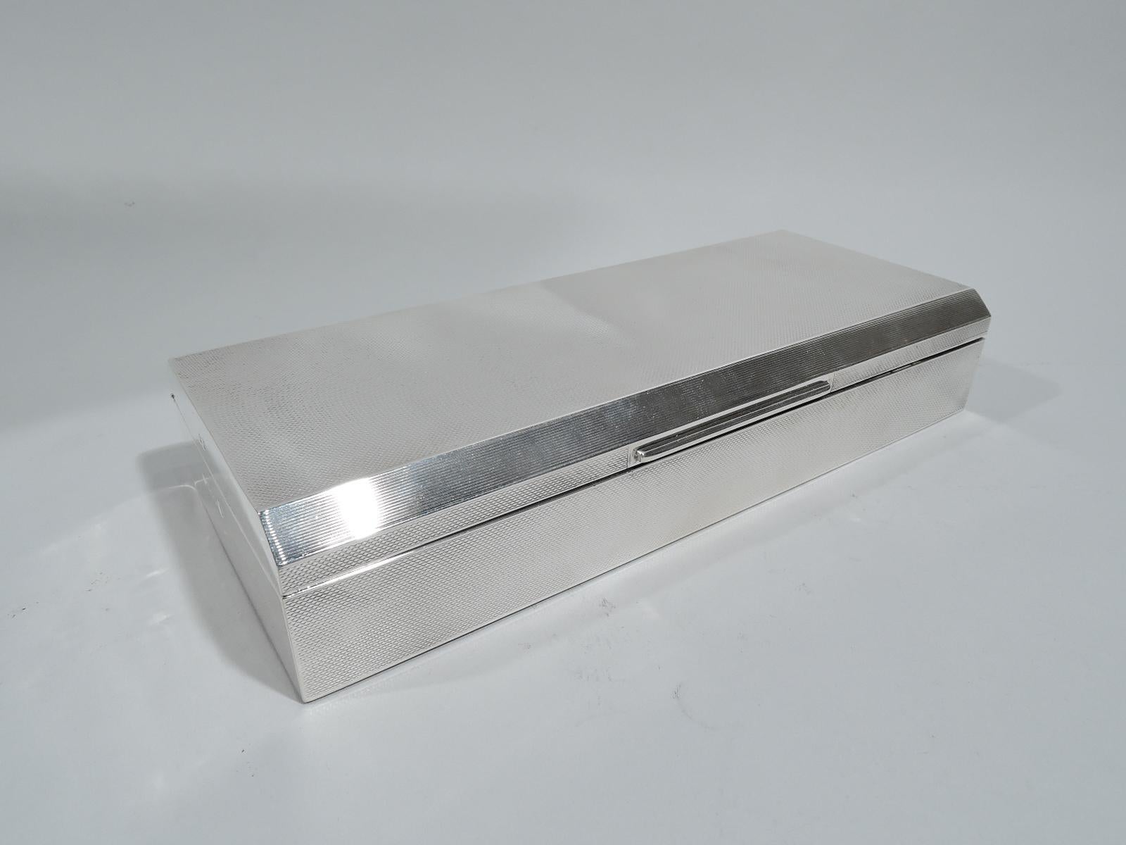 English Art Deco Modern Sterling Silver Box In Good Condition In New York, NY