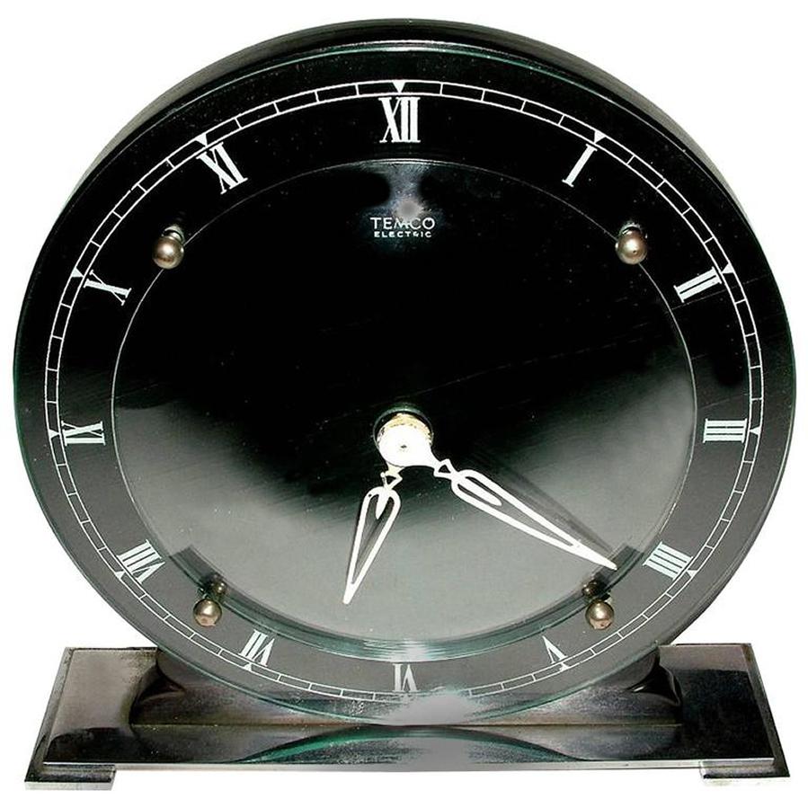 English Art Deco Modernist Clock by Temco In Good Condition In Devon, England