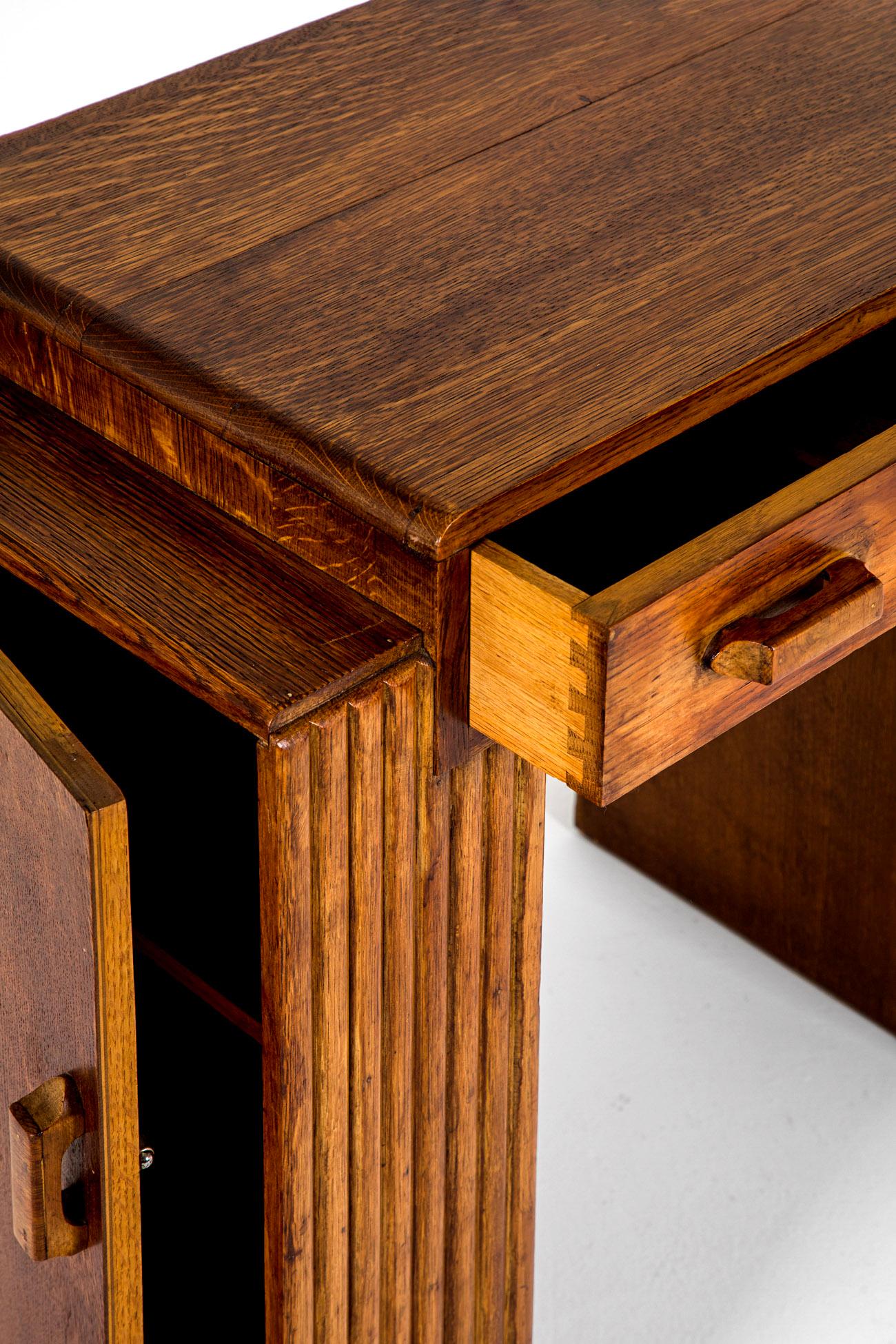 Englischer Art-Deco-Schreibtisch aus Eiche im Angebot 3