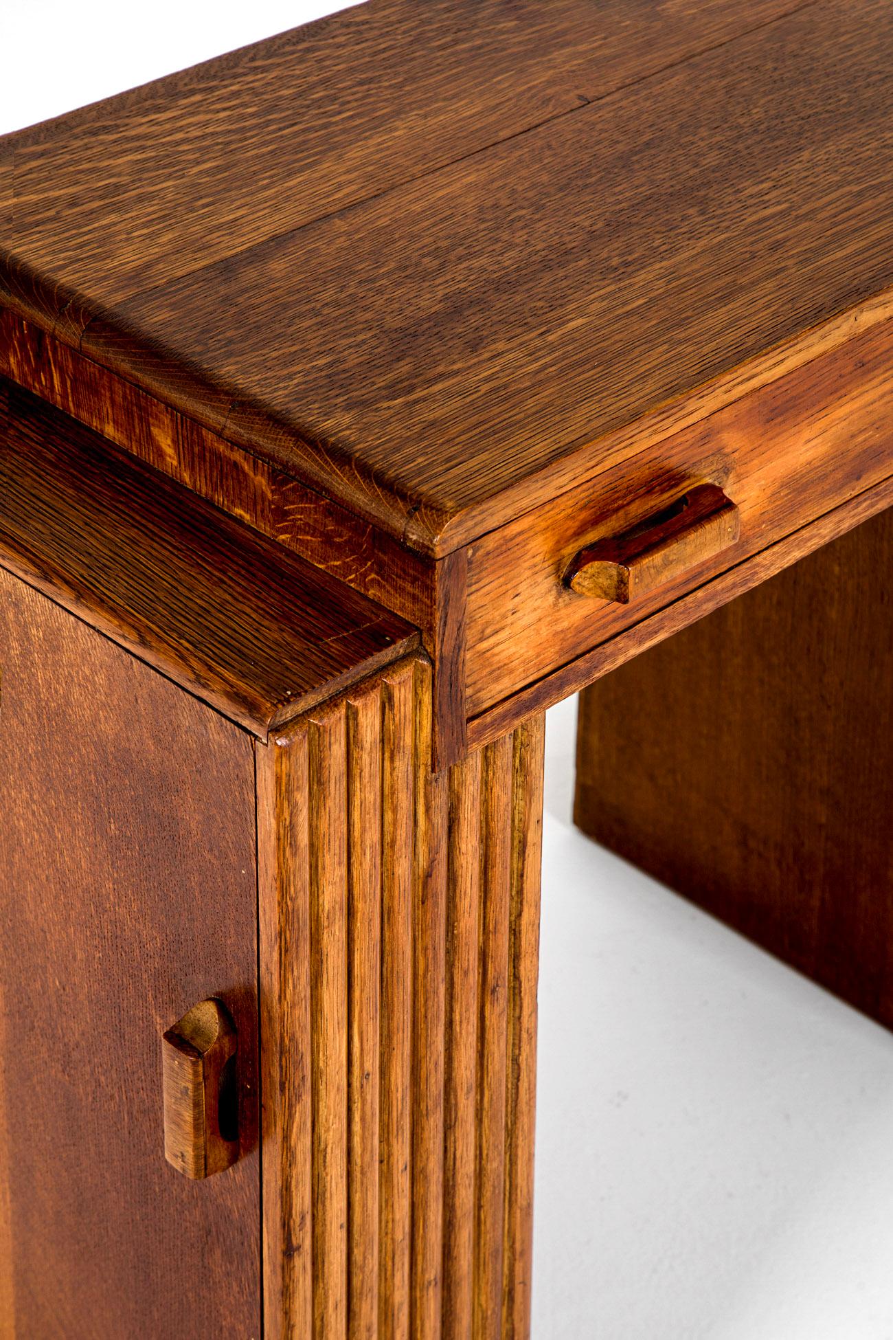 Englischer Art-Deco-Schreibtisch aus Eiche im Angebot 1