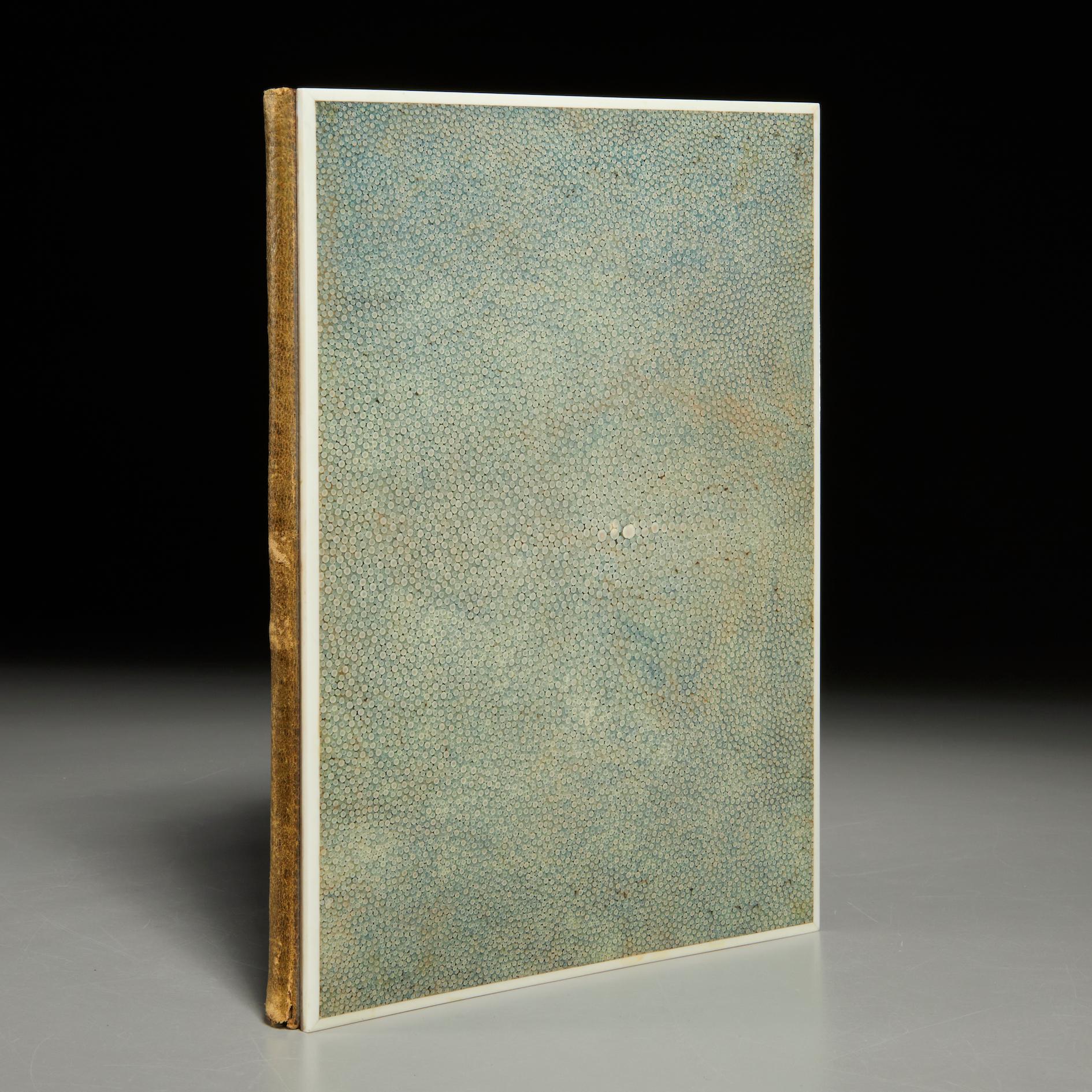 Englisches Schreibtischset aus blauem Chagrinleder und Tintenfass aus der englischen Art déco-Periode (Frühes 20. Jahrhundert) im Angebot