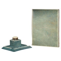 Art Decó Inglés Período Azul Shagreen Escritorio Conjunto de una Carpeta y Tintero