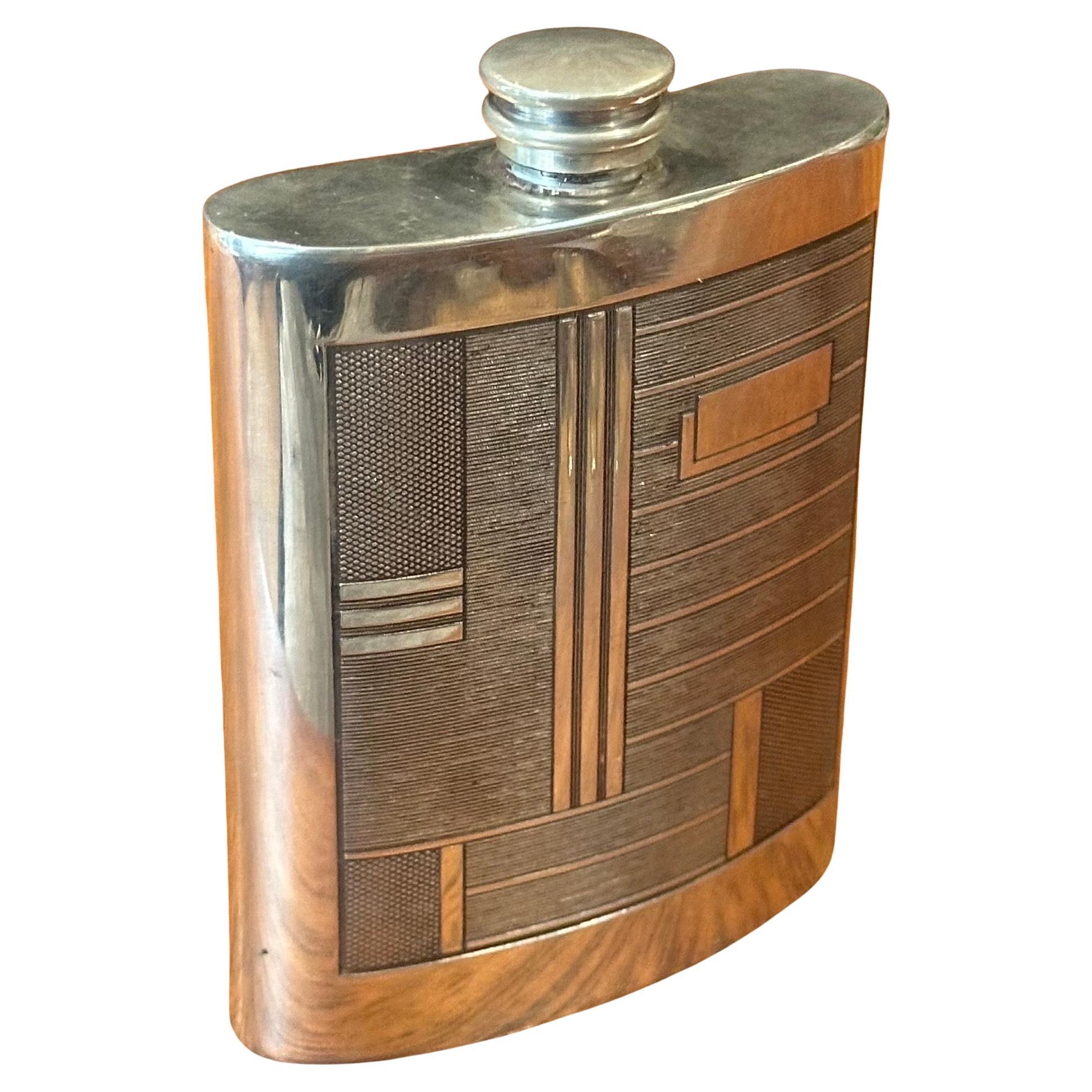 English Art Deco Pewter Flask with Geometric Pattern and Beefeater Mark For Sale 7