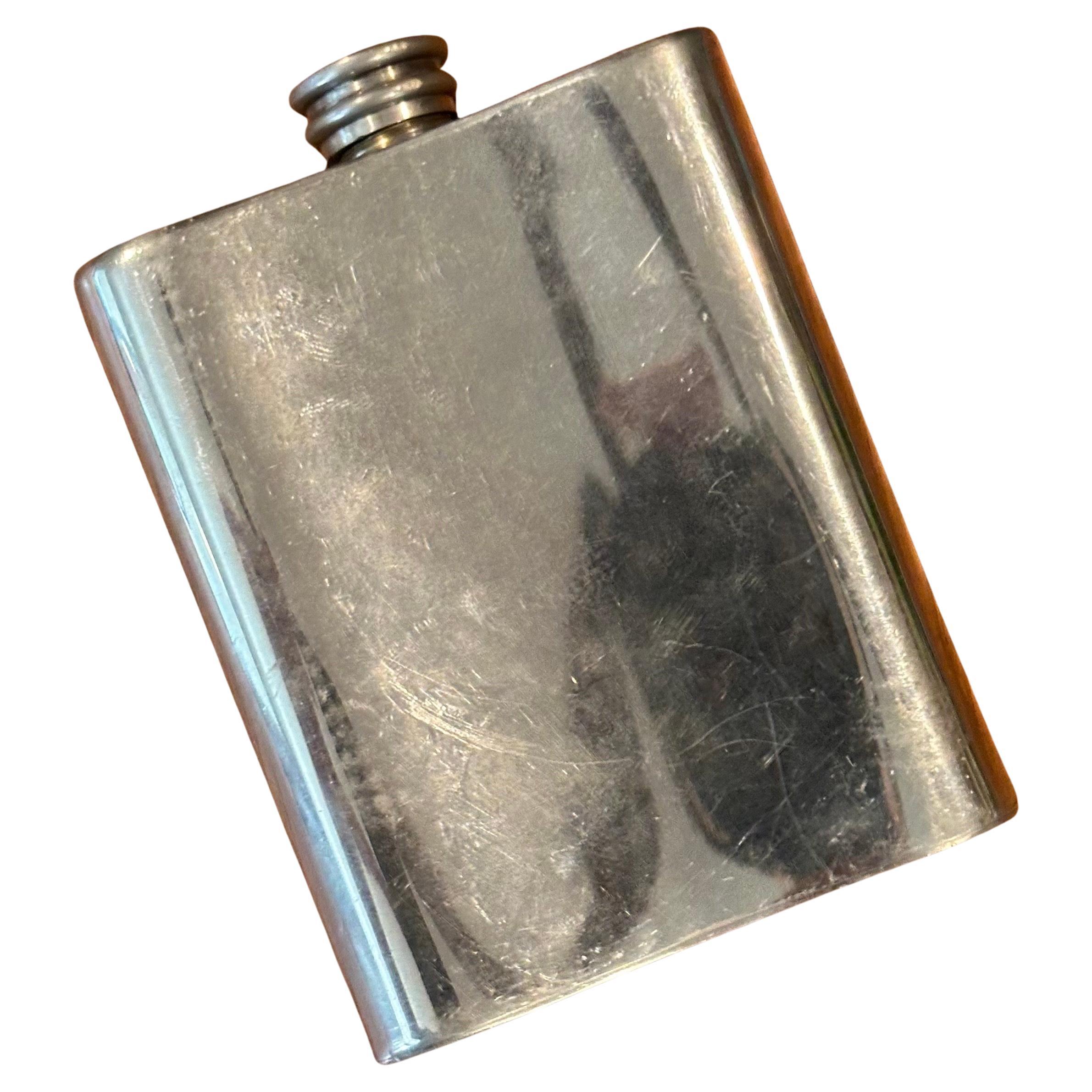 American English Art Deco Pewter Flask with Geometric Pattern and Beefeater Mark For Sale