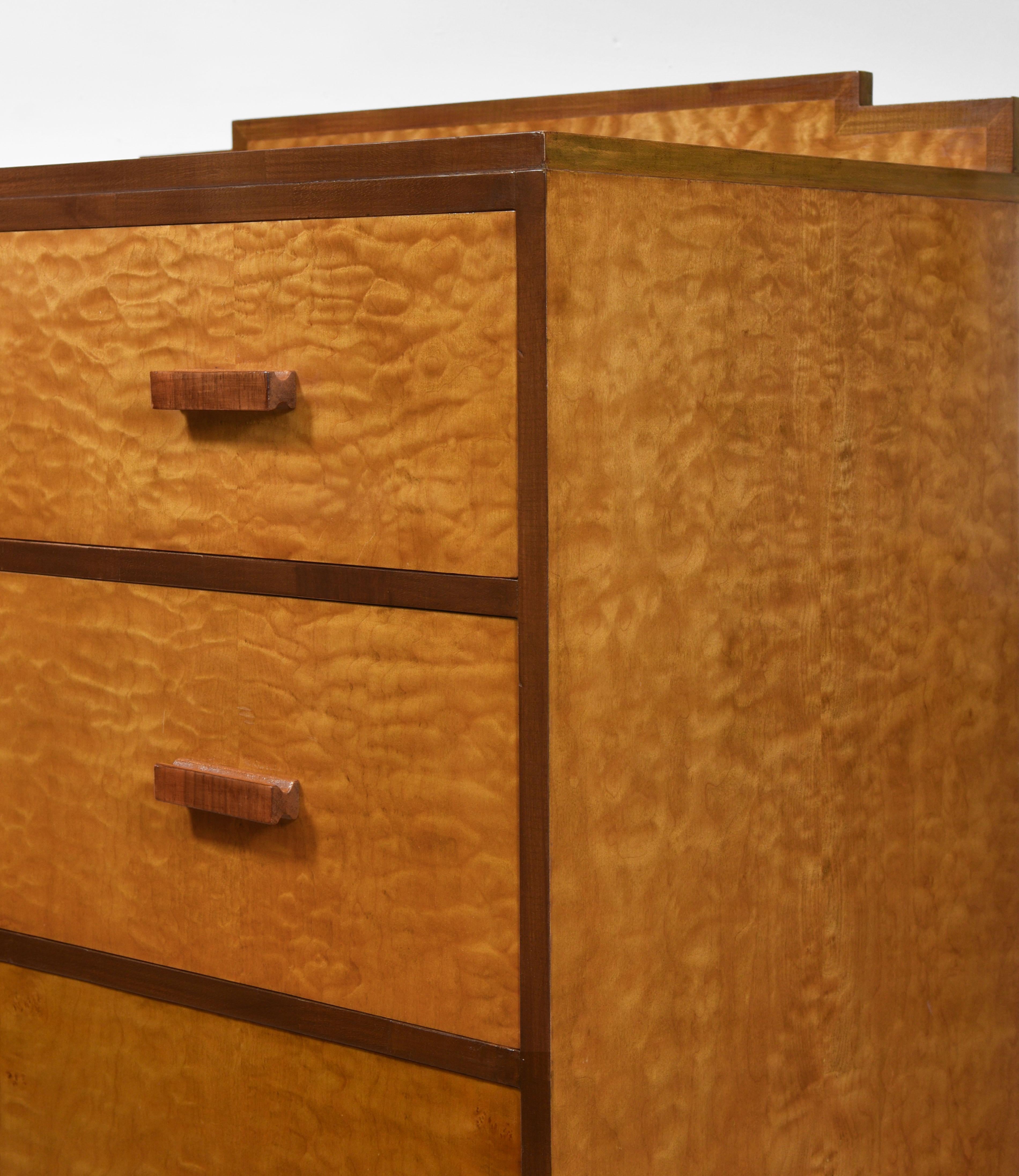 English Art Deco Quilted Maple Chest of Drawers, 1930s For Sale 7