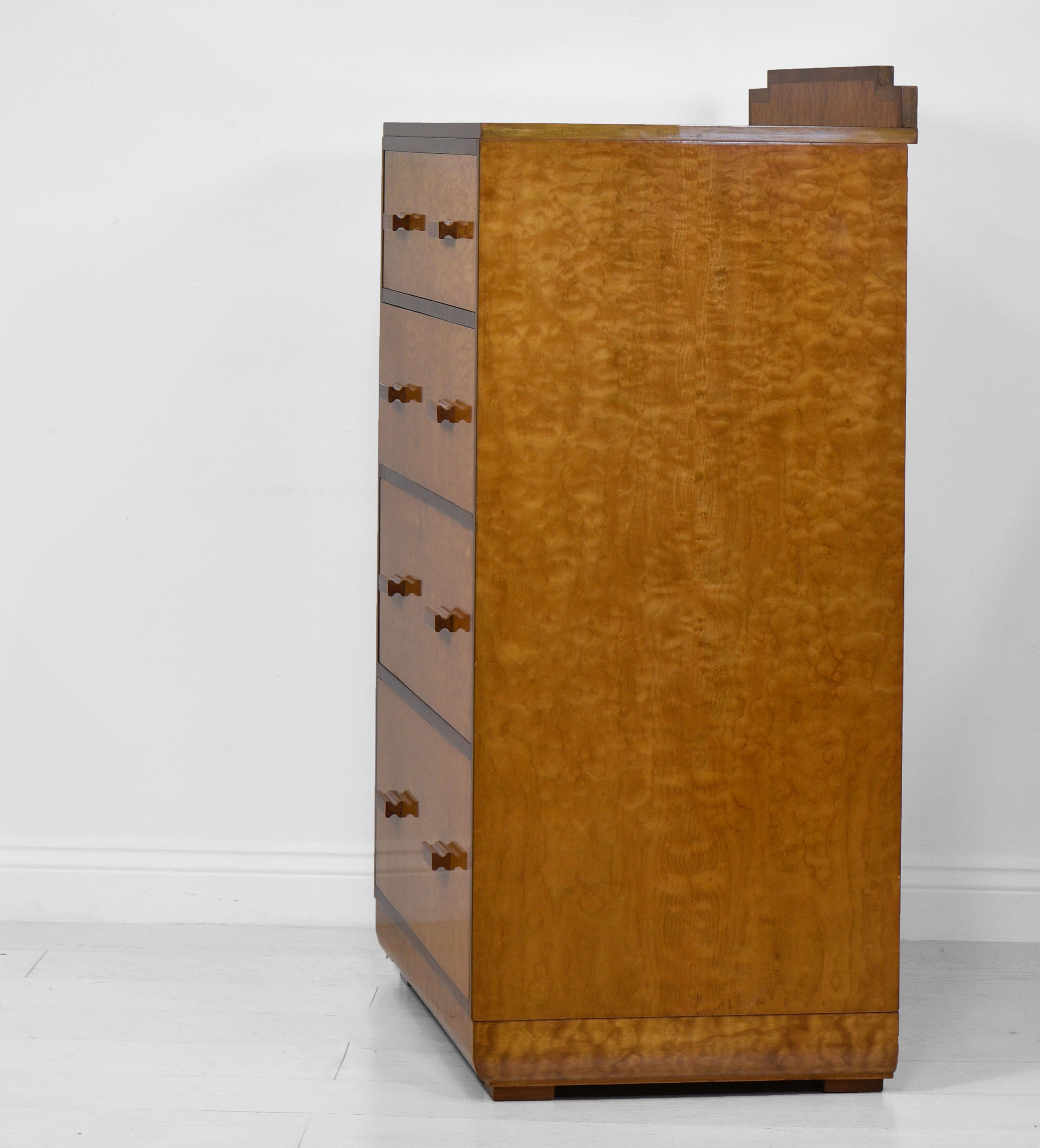 Veneer English Art Deco Quilted Maple Chest of Drawers, 1930s For Sale