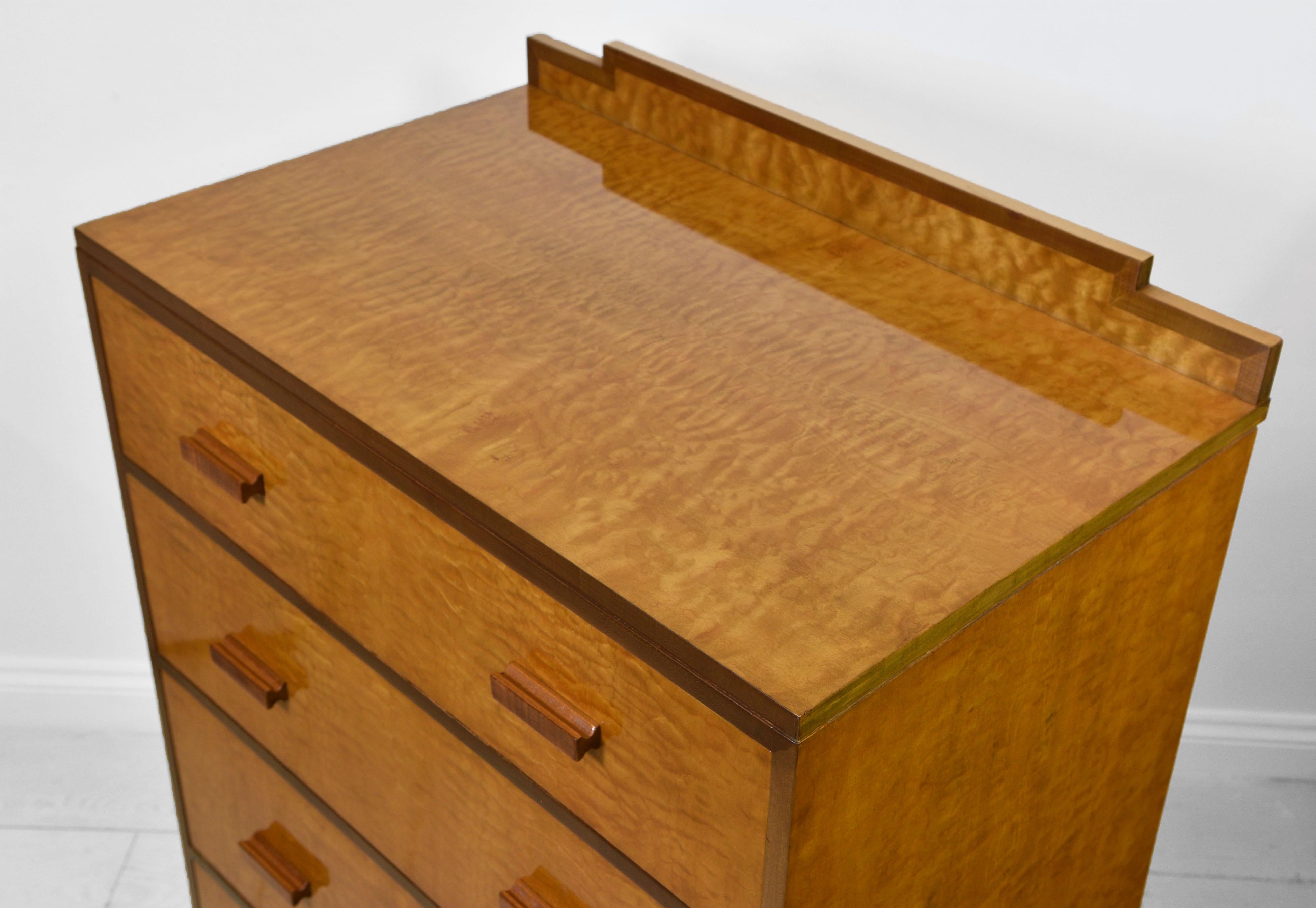 Mid-20th Century English Art Deco Quilted Maple Chest of Drawers, 1930s For Sale