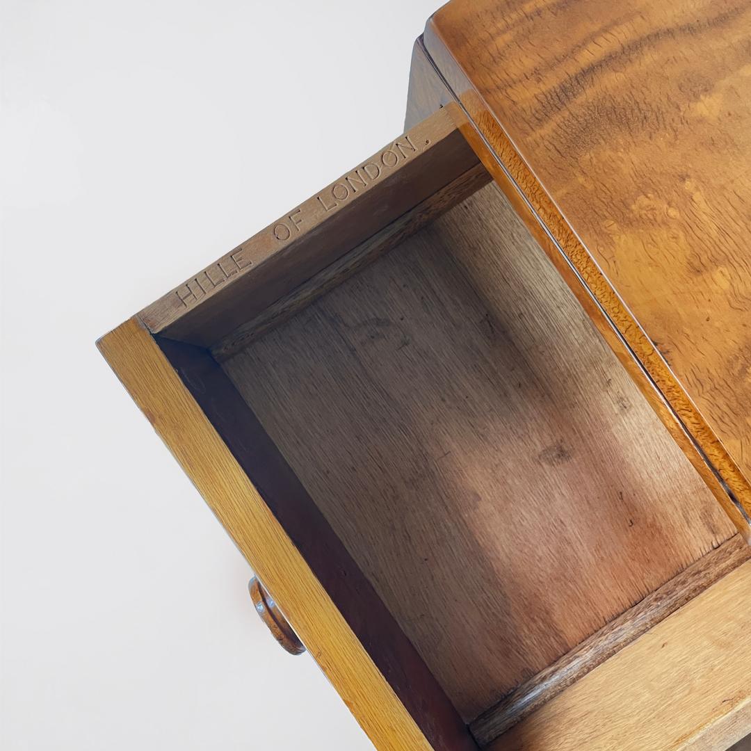 English Art Deco rectangular walnut desk for Hille of London, 1920s in vendita 7