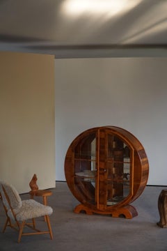 English Art Deco Round Display Cabinet / Vitrine in Walnut, Made in 1930s