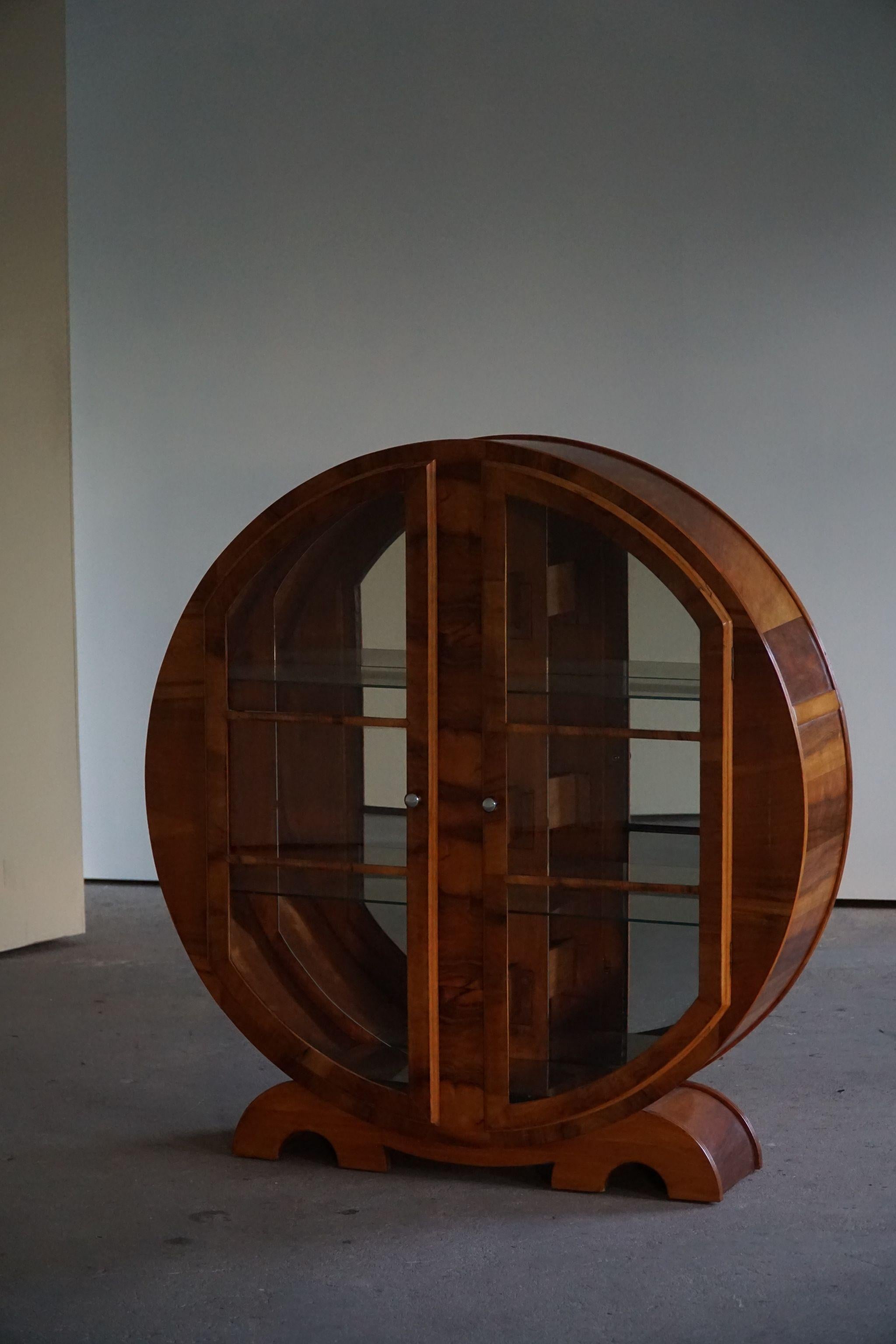 English Art Deco Round Display Cabinet / Vitrine in Walnut, Made in 1930s 3