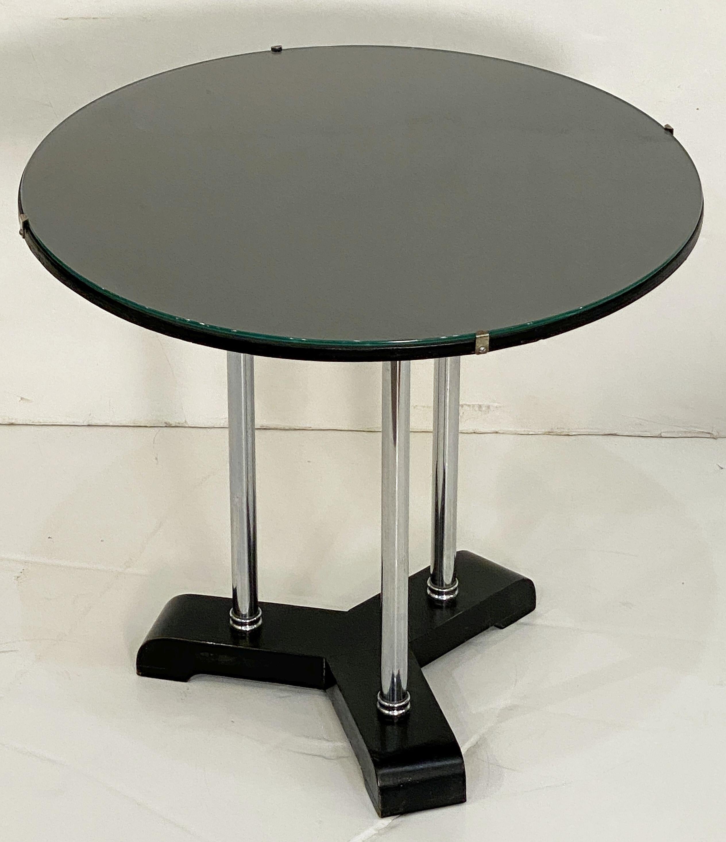 Art déco Table à boissons rondes Art Déco anglaise à trois pieds en chrome, bois ébénisé et verre  en vente