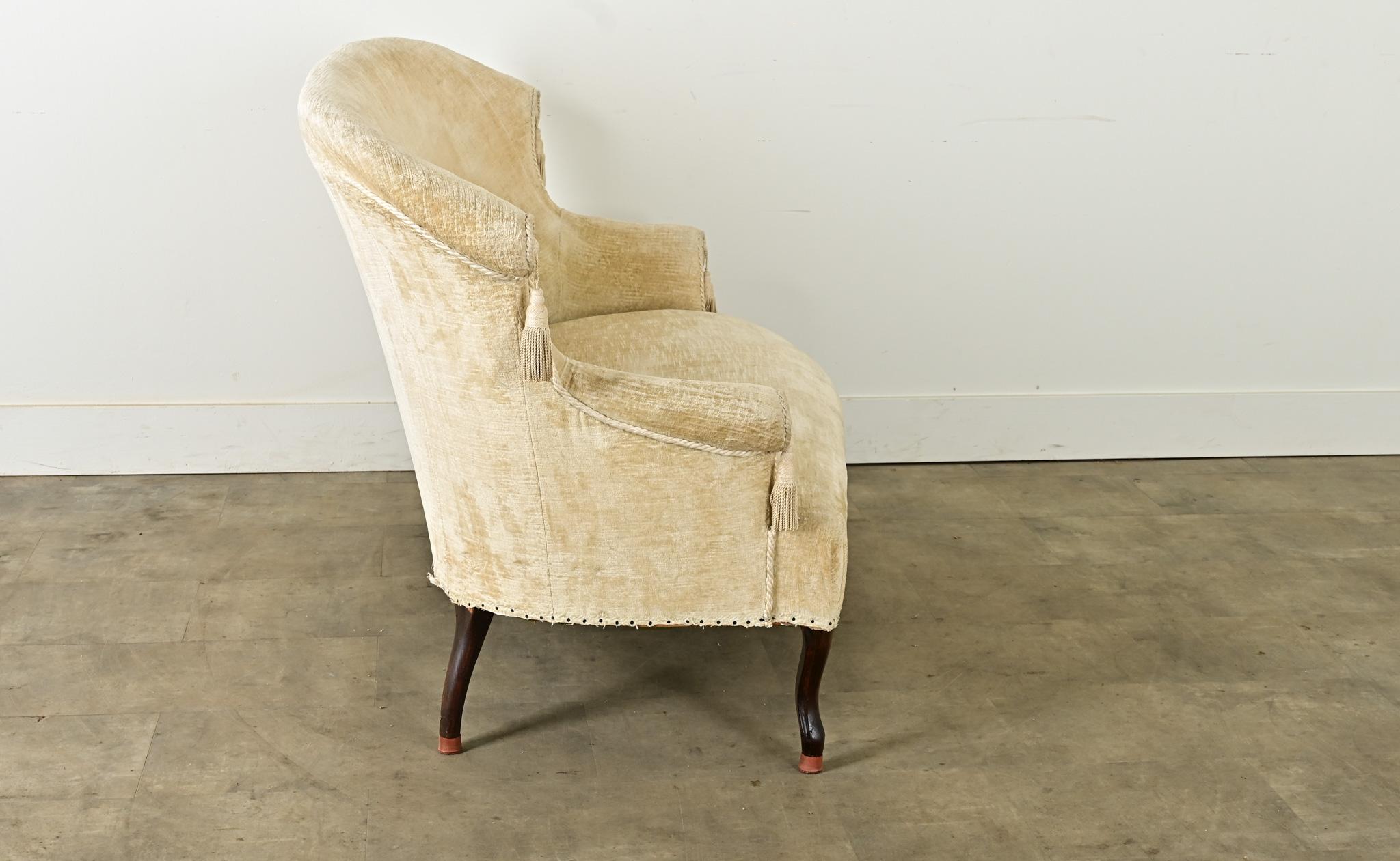 English Art Deco Settee with Tassels For Sale 5