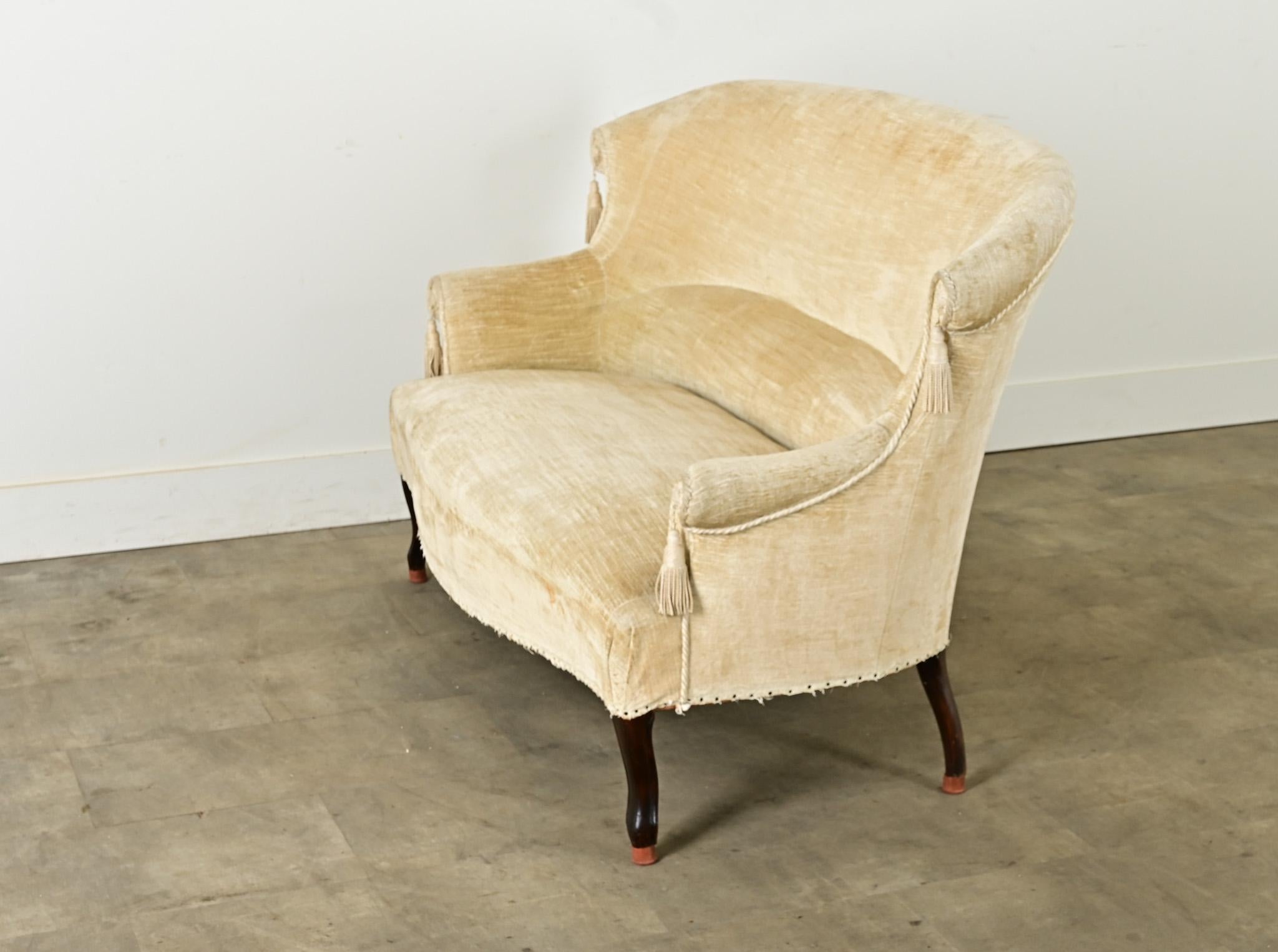 English Art Deco Settee with Tassels For Sale 7