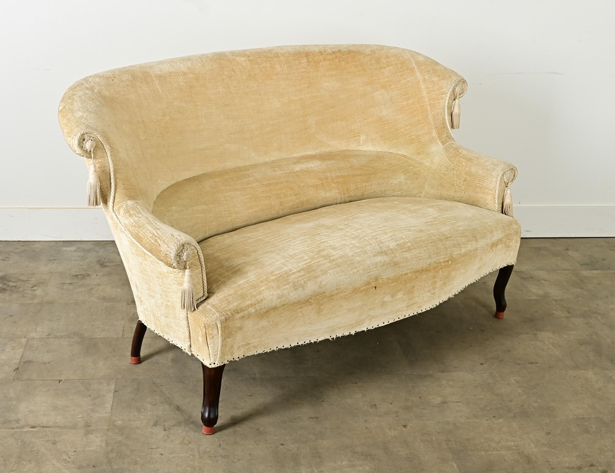 English Art Deco Settee with Tassels For Sale 1