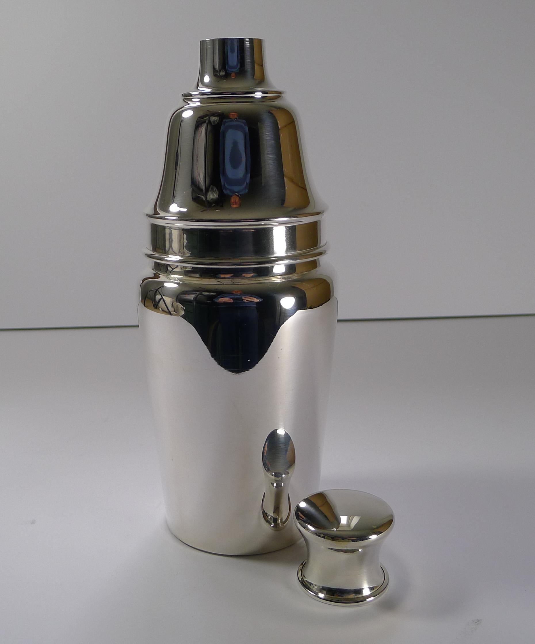 English Art Deco Silver Plated Cocktail Shaker by Barker Brothers, circa 1930 1