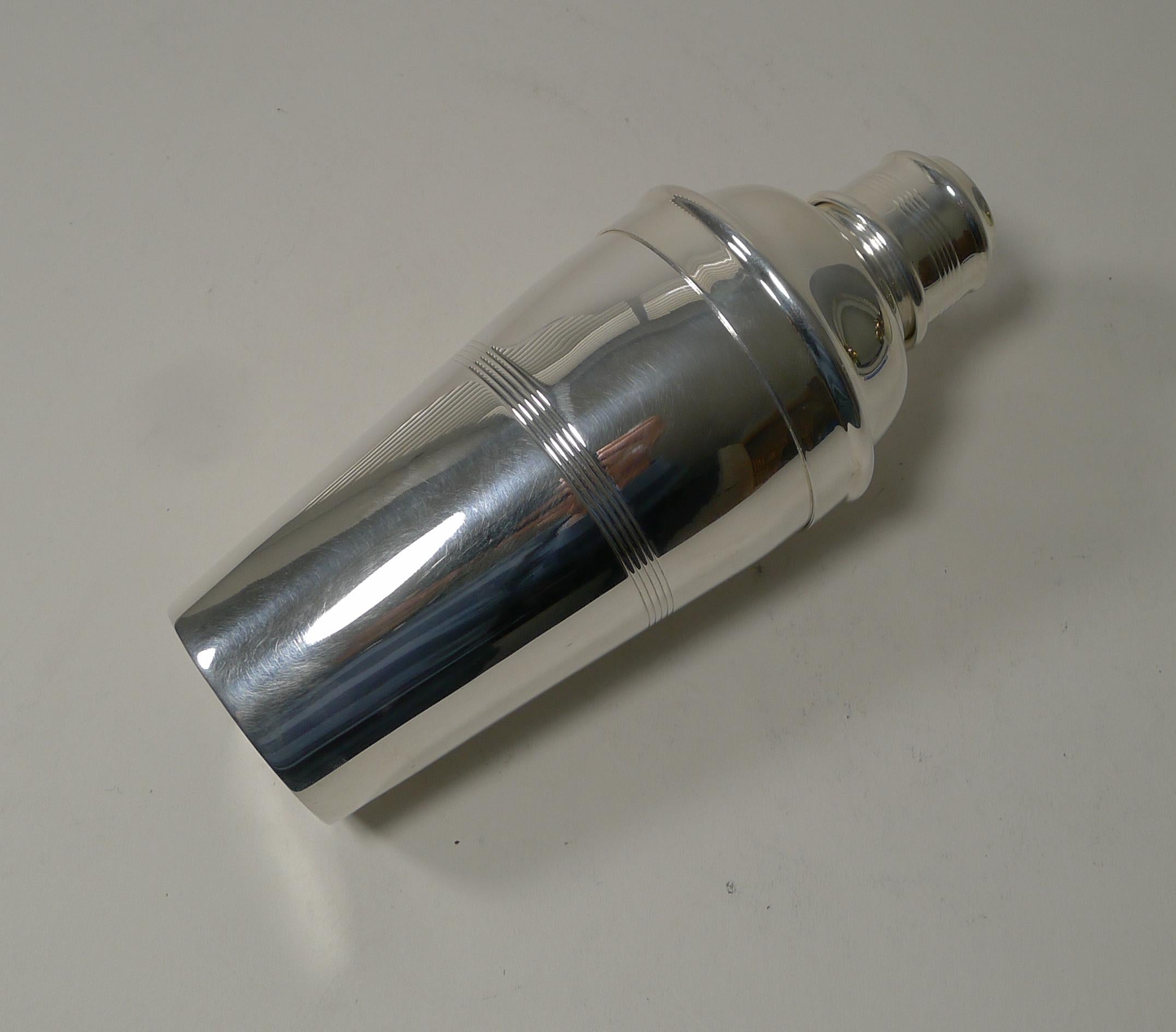 English Art Deco Silver Plated Cocktail Shaker by Elkington In Good Condition In Bath, GB