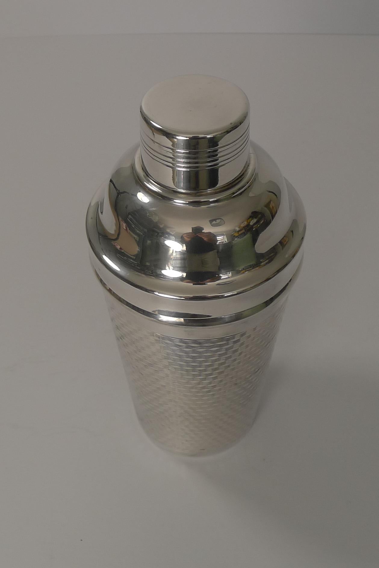 English Art Deco Silver Plated Cocktail Shaker, circa 1930 In Good Condition In Bath, GB