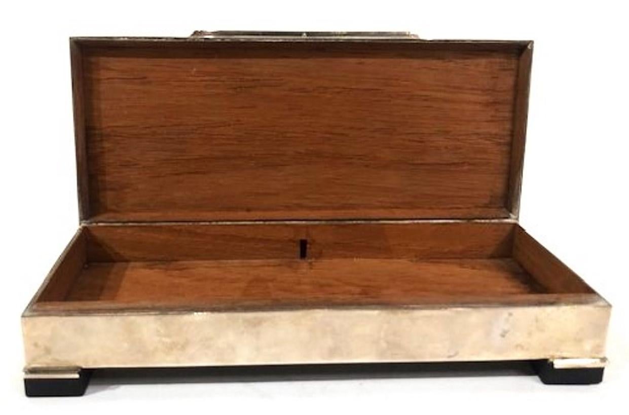 Caja inglesa para cigarrillos de mesa Art Decó de plata, cuarzo, ónice y madera, ca. 1930s mediados del siglo XX en venta