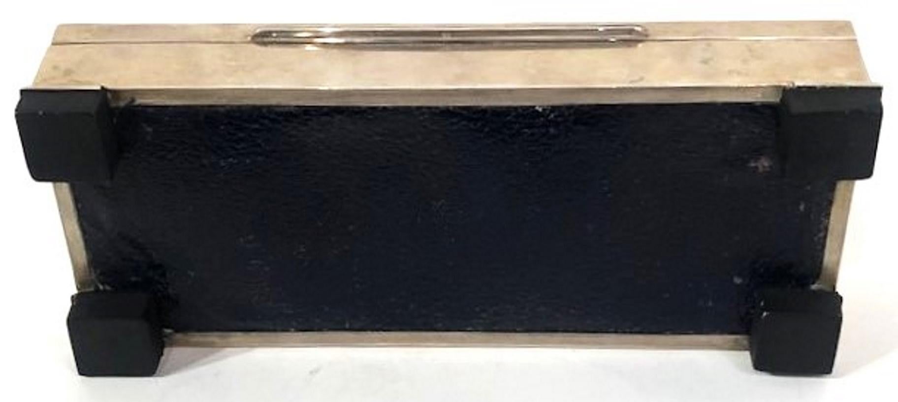 Caja inglesa para cigarrillos de mesa Art Decó de plata, cuarzo, ónice y madera, ca. 1930s en venta 1