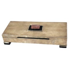 Caja inglesa para cigarrillos de mesa Art Decó de plata, cuarzo, ónice y madera, ca. 1930s