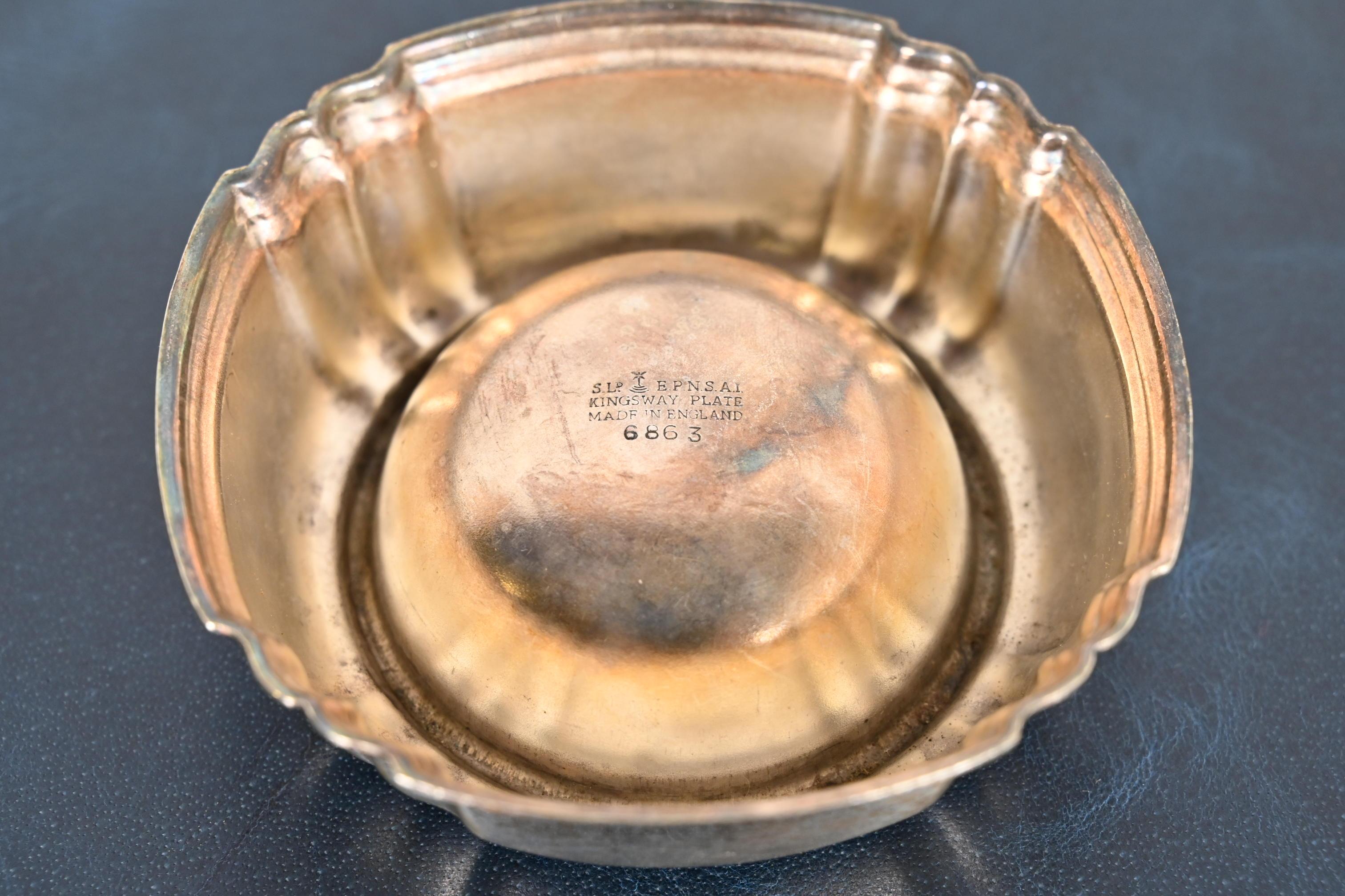 Cenicero o bandeja recogecenizas de plata inglesa Art Decó en venta 1