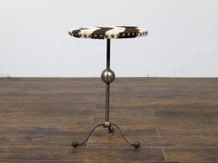 Englischer Guéridon-Beistelltisch aus Stahl im Art-Déco-Stil mit gepolsterter Platte aus Zebrafell