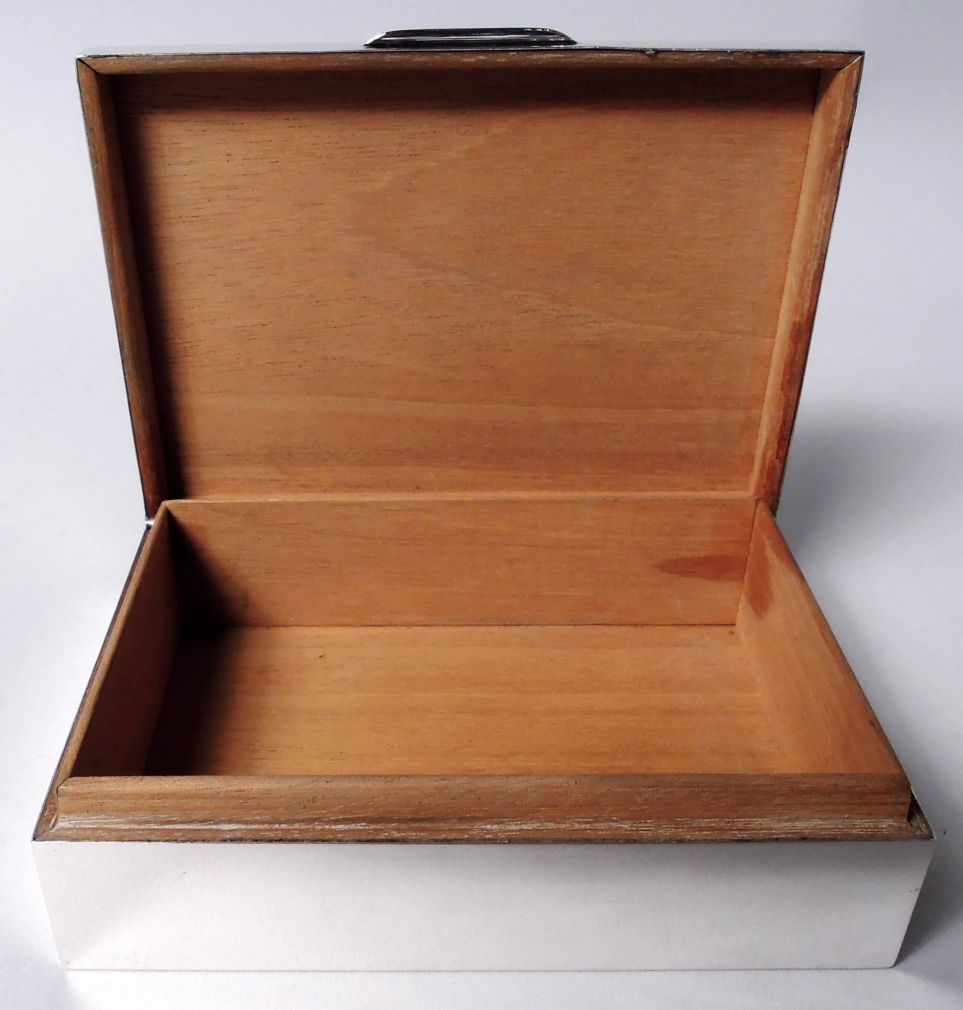 Caja inglesa Art Déco de plata de ley 1957 mediados del siglo XX en venta