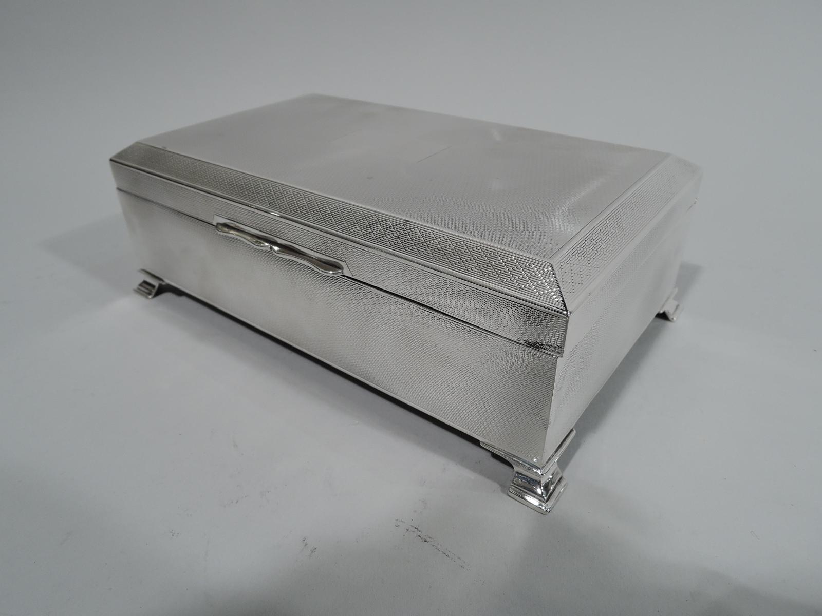 English Art Deco Sterling Silver Box In Good Condition In New York, NY