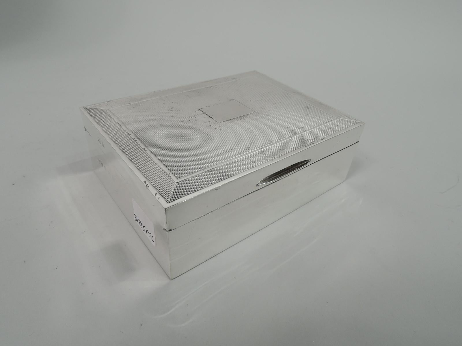 English Art Deco Sterling Silver Box In Good Condition In New York, NY