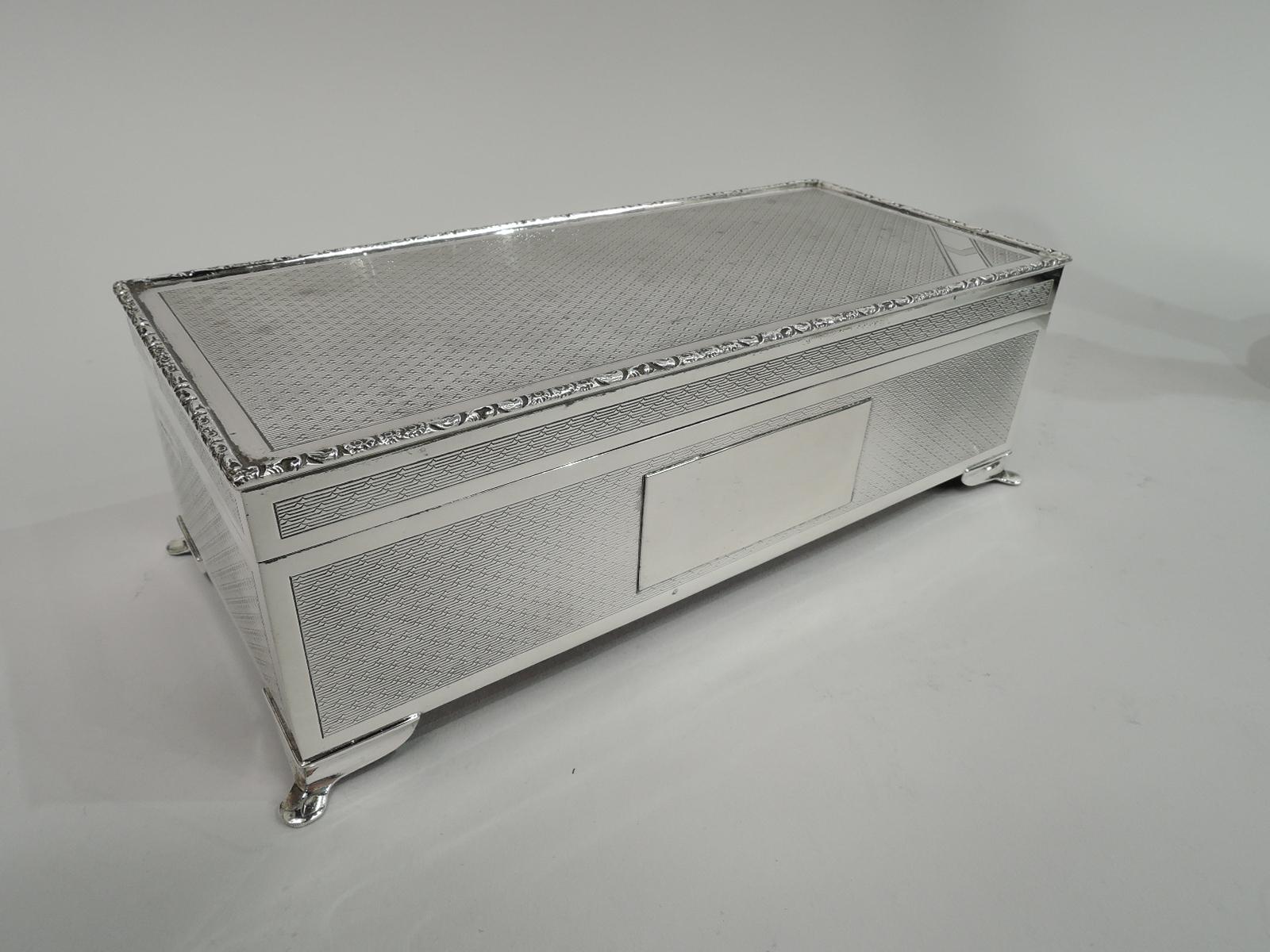 English Art Deco Sterling Silver Box In Excellent Condition For Sale In New York, NY