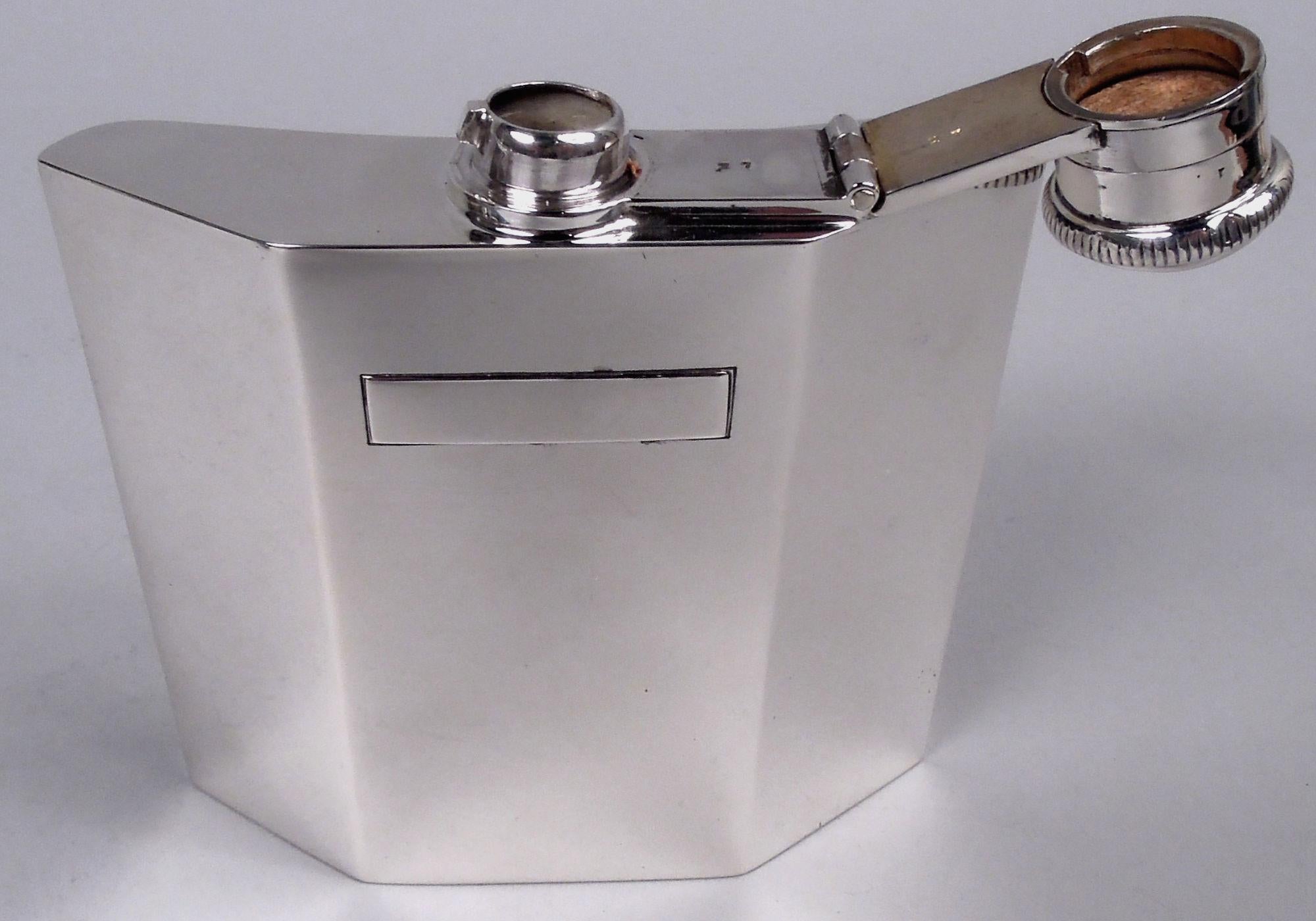 Petaca inglesa Art Déco de plata de ley, 1947 en Bueno estado para la venta en New York, NY