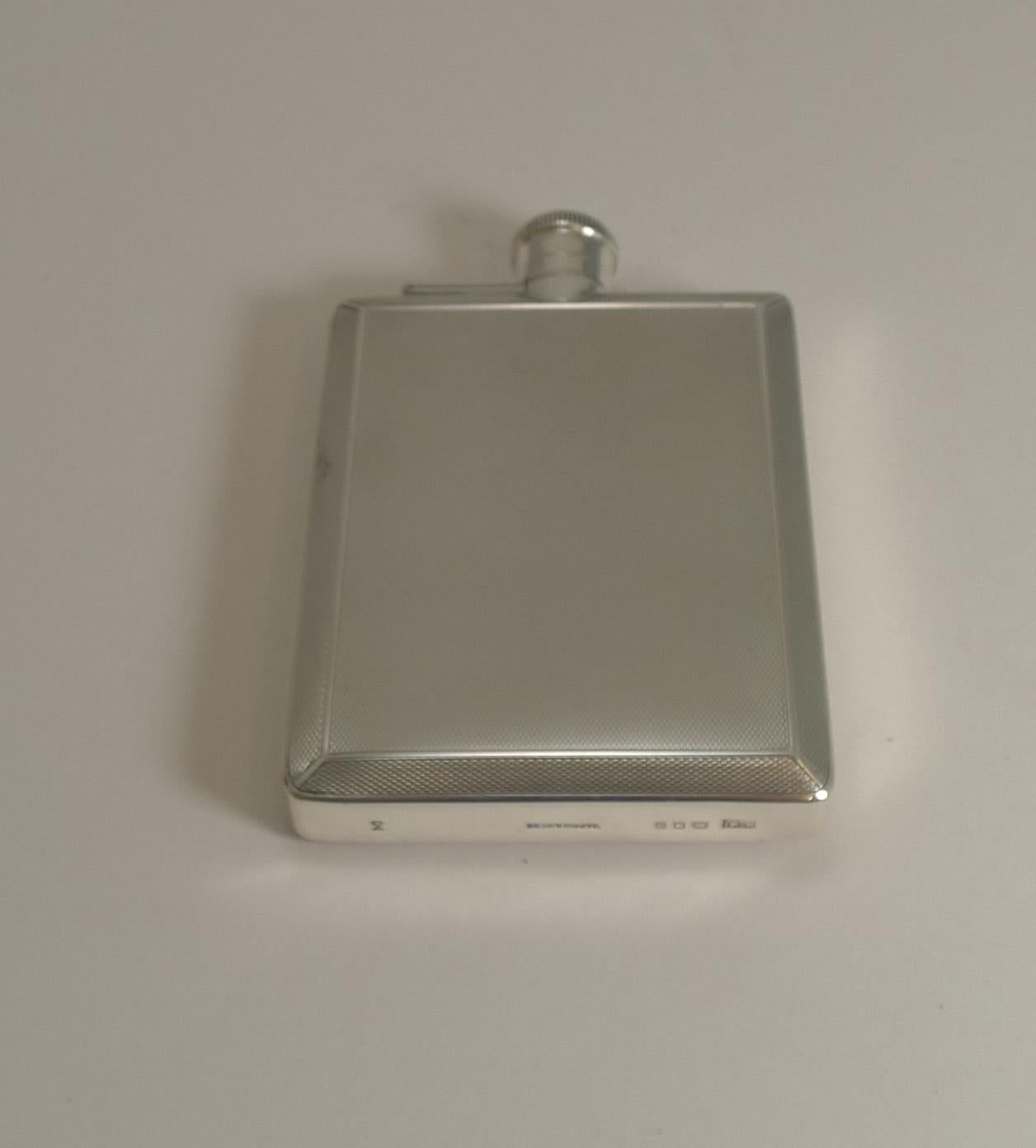 English Art Deco Sterling Silver Hip Flask by Mappin and Webb In Good Condition In Bath, GB