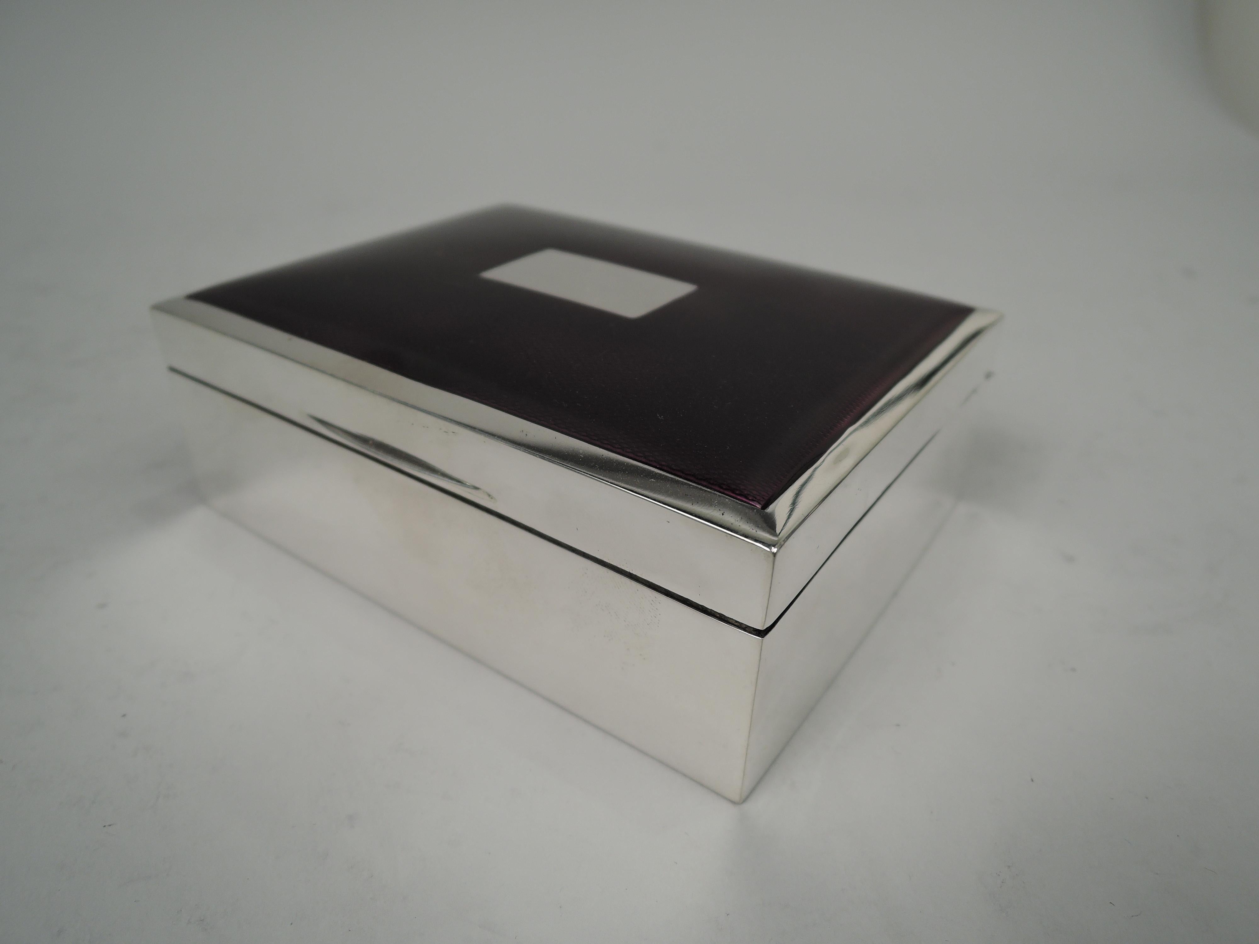 Englische Schachtel aus Sterlingsilber und lila Emaille im Art déco-Stil, 1972 im Zustand „Gut“ im Angebot in New York, NY