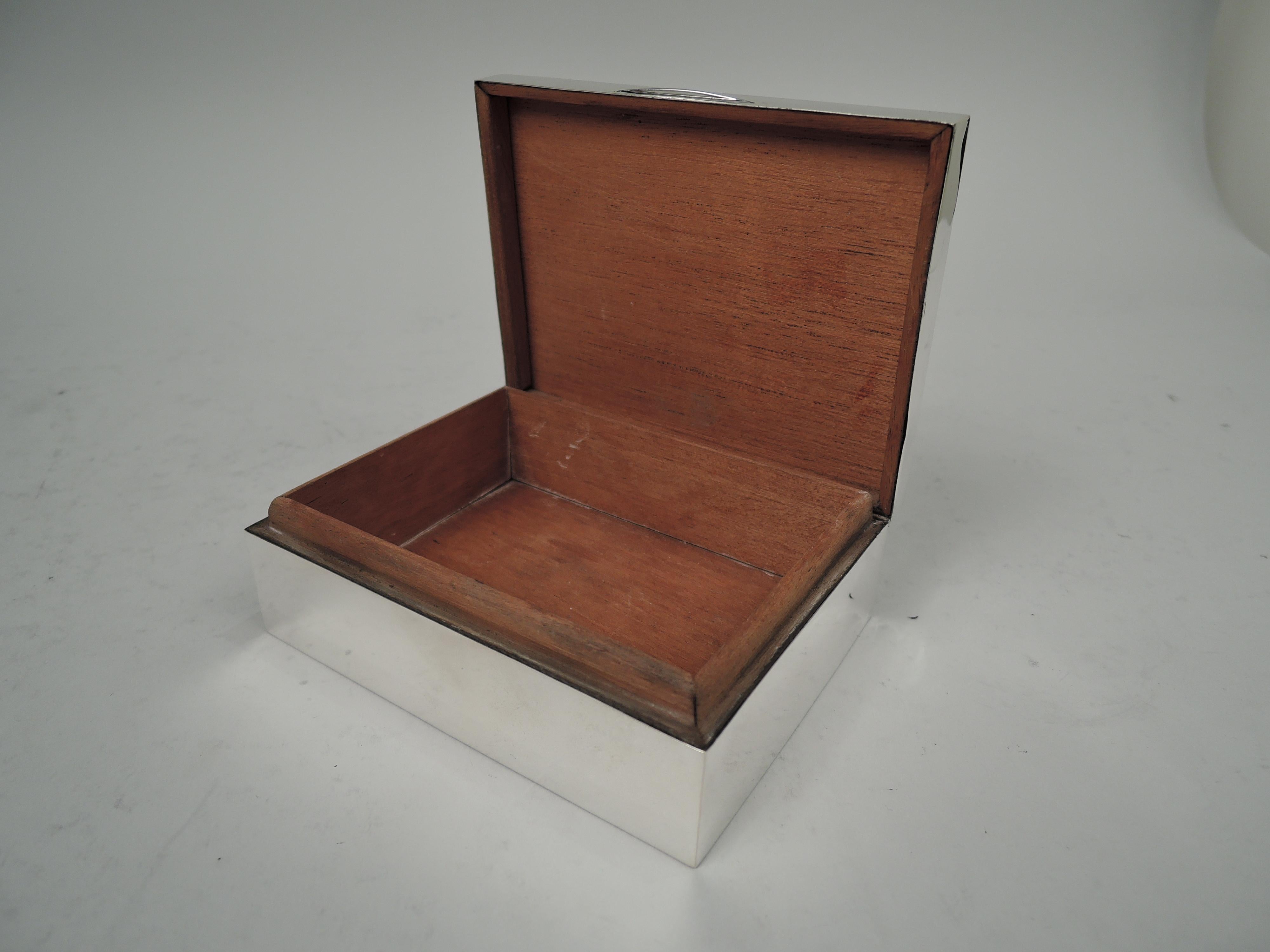 Englische Schachtel aus Sterlingsilber und lila Emaille im Art déco-Stil, 1972 (Ende des 20. Jahrhunderts) im Angebot