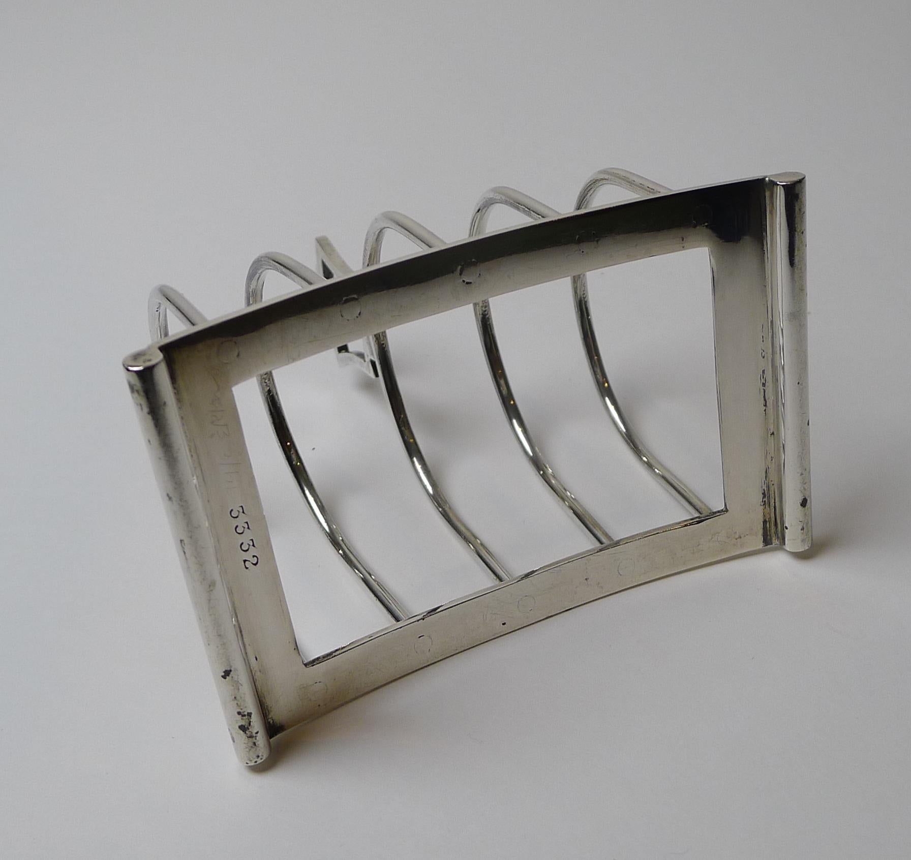 English Art Deco Sterling Silver Toast Rack by Hukin & Heath In Good Condition For Sale In Bath, GB