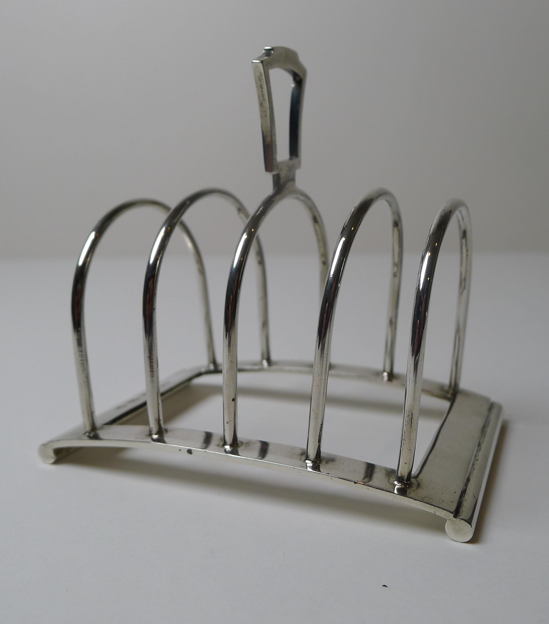 English Art Deco Sterling Silver Toast Rack by Hukin & Heath For Sale 1