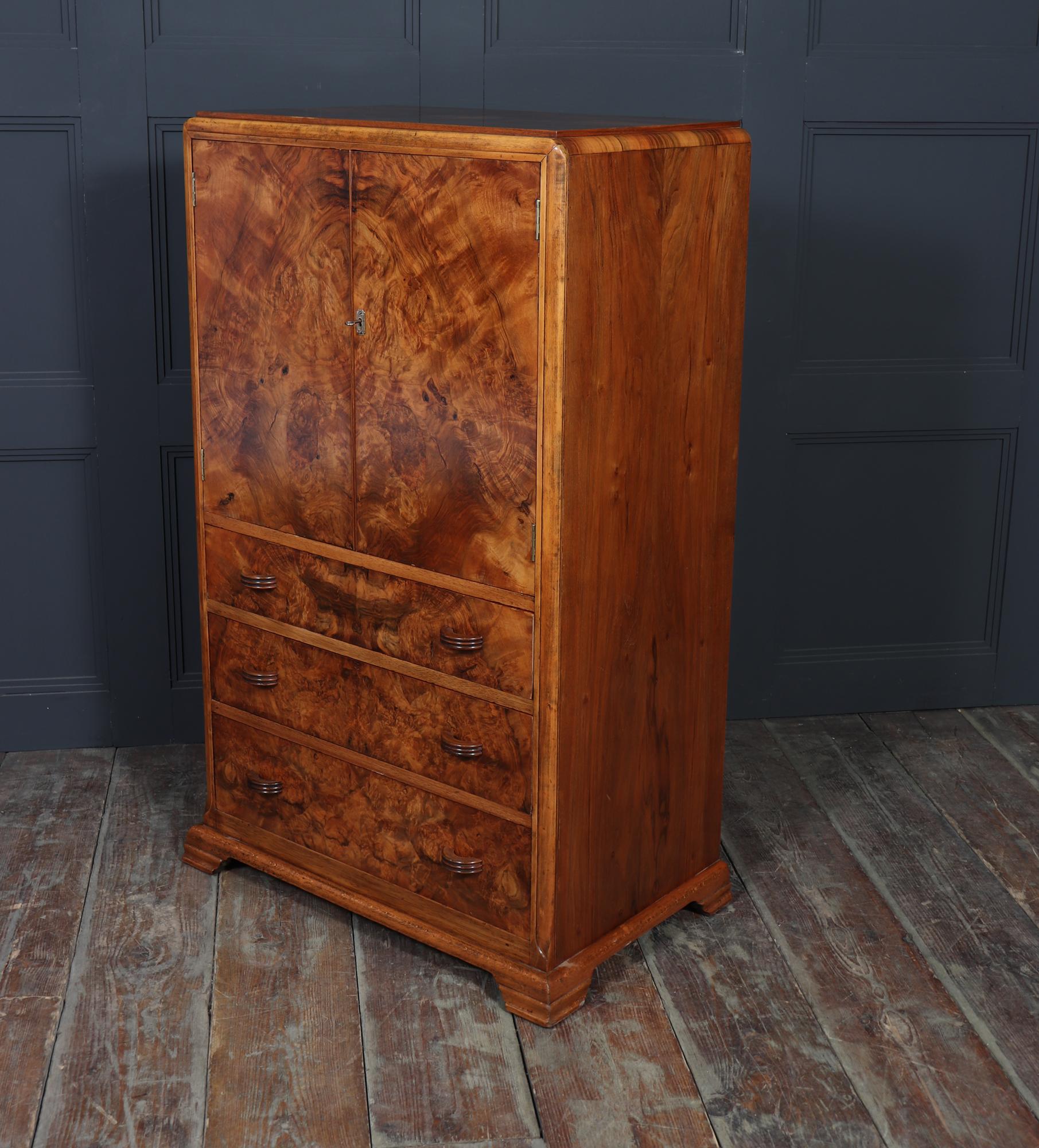 Meuble de rangement Art Déco en noyer en vente 6