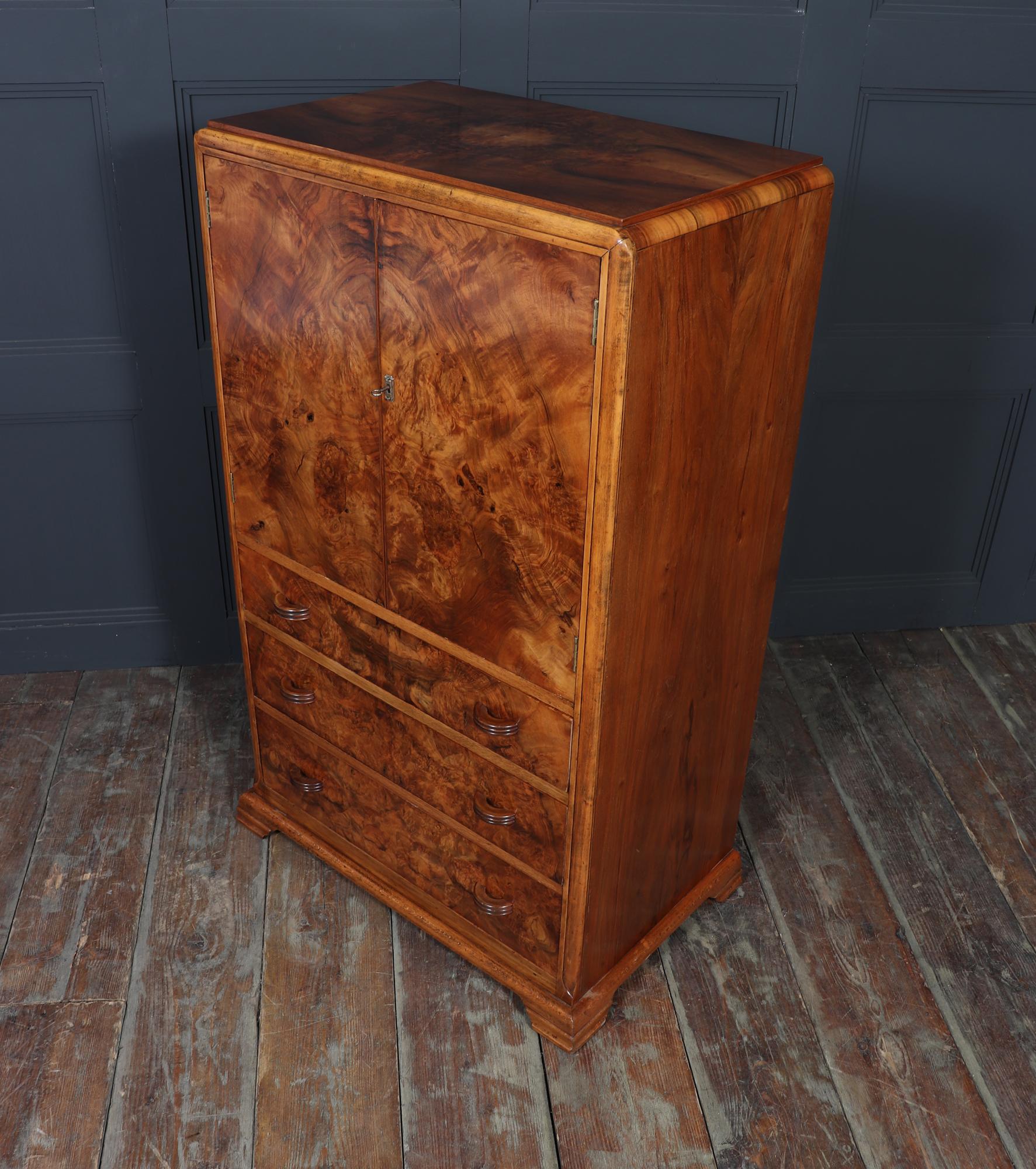 Meuble de rangement Art Déco en noyer en vente 7