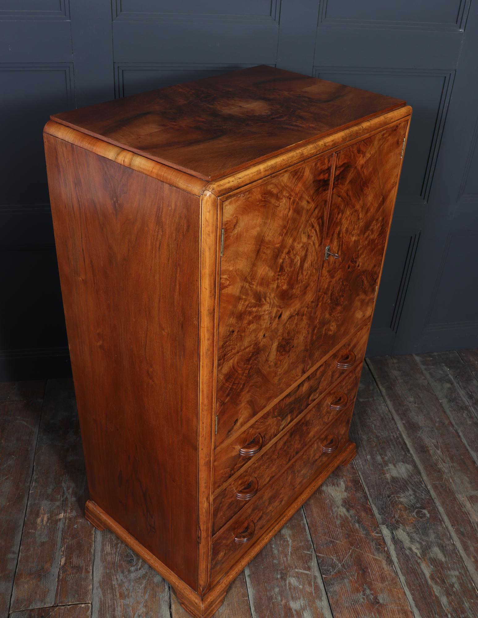 Meuble de rangement Art Déco en noyer en vente 3