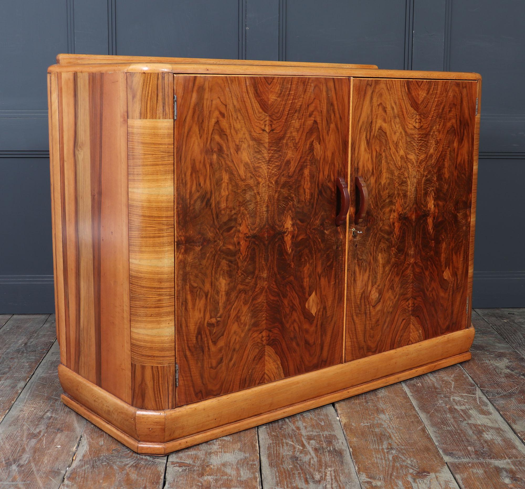 English Art Deco Walnut Sideboard , c.1930s im Angebot 3